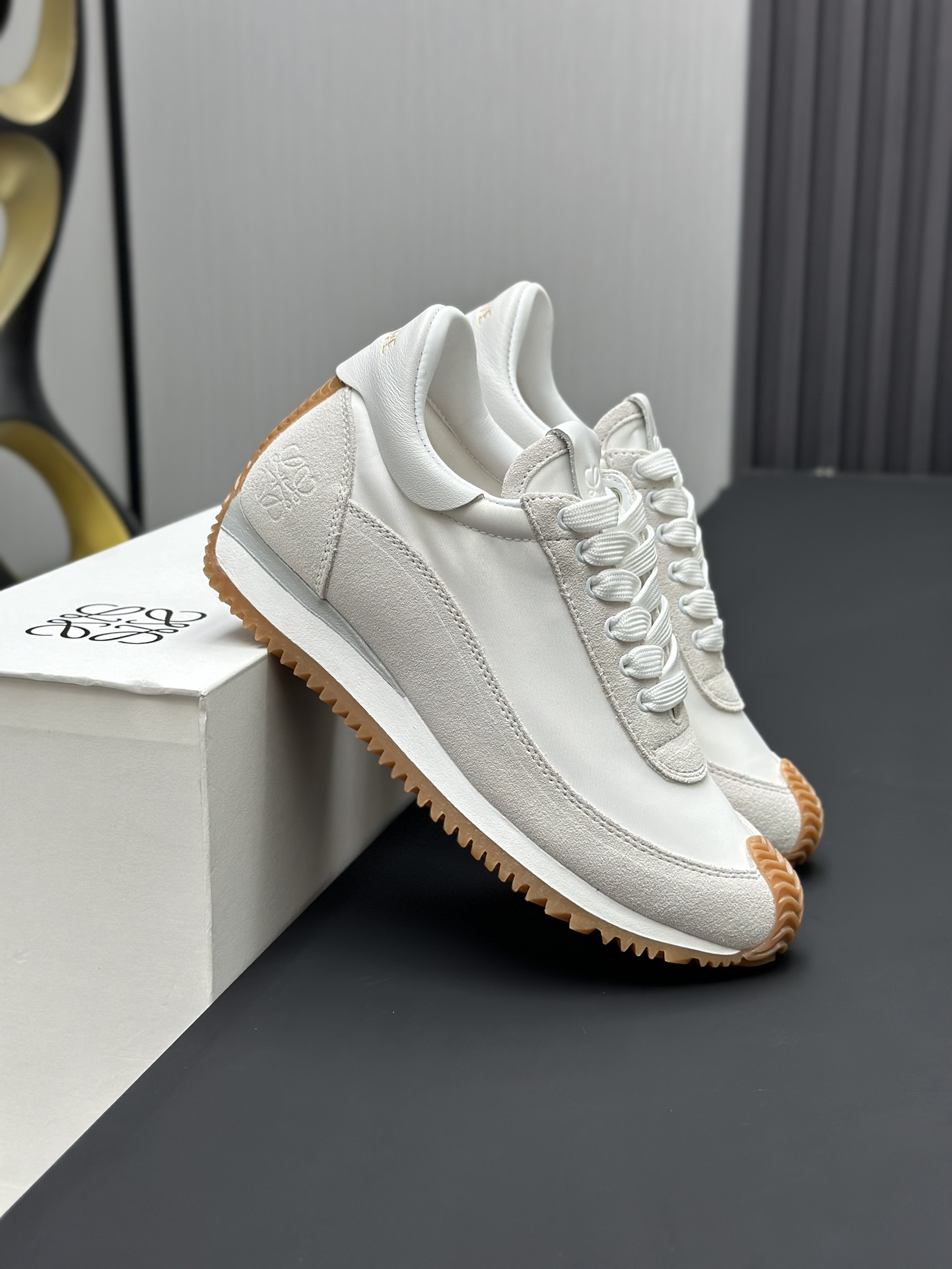 工厂直销💰280高版本👑—-—————LOEWE 罗意威早春新款内增高德训鞋！上脚超级轻便、舒适，6cm 内增高更是小个子的福音！原版1:1顶级复刻！品质欢迎看实物对比🆚！供高端代购首选🟢鞋面精选原版进口牛皮拼接客供织布，原版进口水染羊皮内里➕牛皮垫脚，按原版开模耐磨防滑大底，码数35-45🔺配置原版包