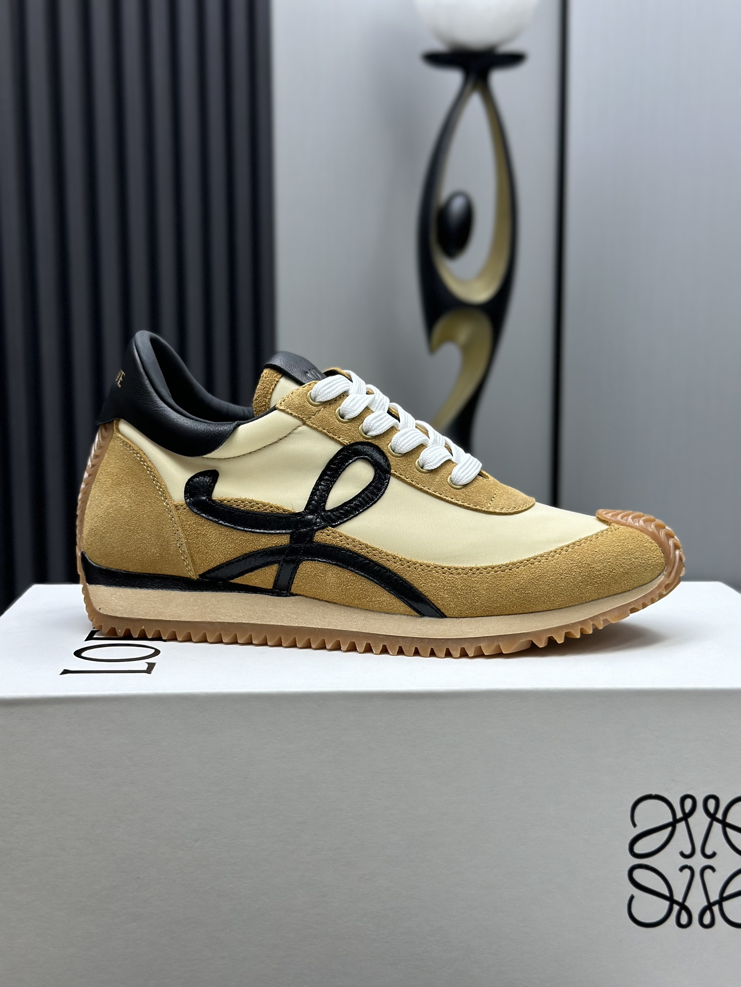 工厂直销💰280高版本👑—-—————LOEWE 罗意威早春新款内增高德训鞋！上脚超级轻便、舒适，6cm 内增高更是小个子的福音！原版1:1顶级复刻！品质欢迎看实物对比🆚！供高端代购首选🟢鞋面精选原版进口牛皮拼接客供织布，原版进口水染羊皮内里➕牛皮垫脚，按原版开模耐磨防滑大底，码数35-45🔺配置原版包