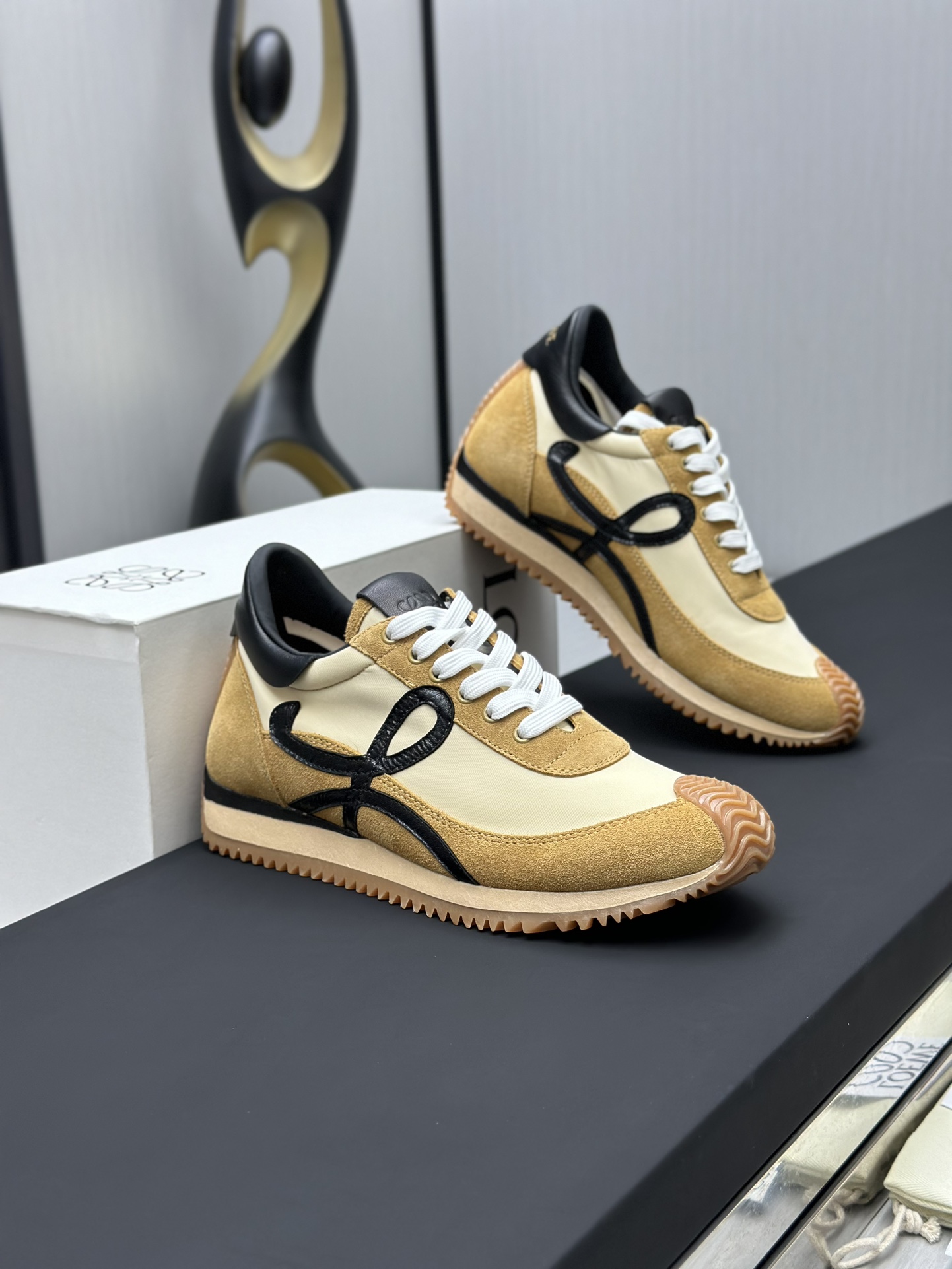 工厂直销💰280高版本👑—-—————LOEWE 罗意威早春新款内增高德训鞋！上脚超级轻便、舒适，6cm 内增高更是小个子的福音！原版1:1顶级复刻！品质欢迎看实物对比🆚！供高端代购首选🟢鞋面精选原版进口牛皮拼接客供织布，原版进口水染羊皮内里➕牛皮垫脚，按原版开模耐磨防滑大底，码数35-45🔺配置原版包