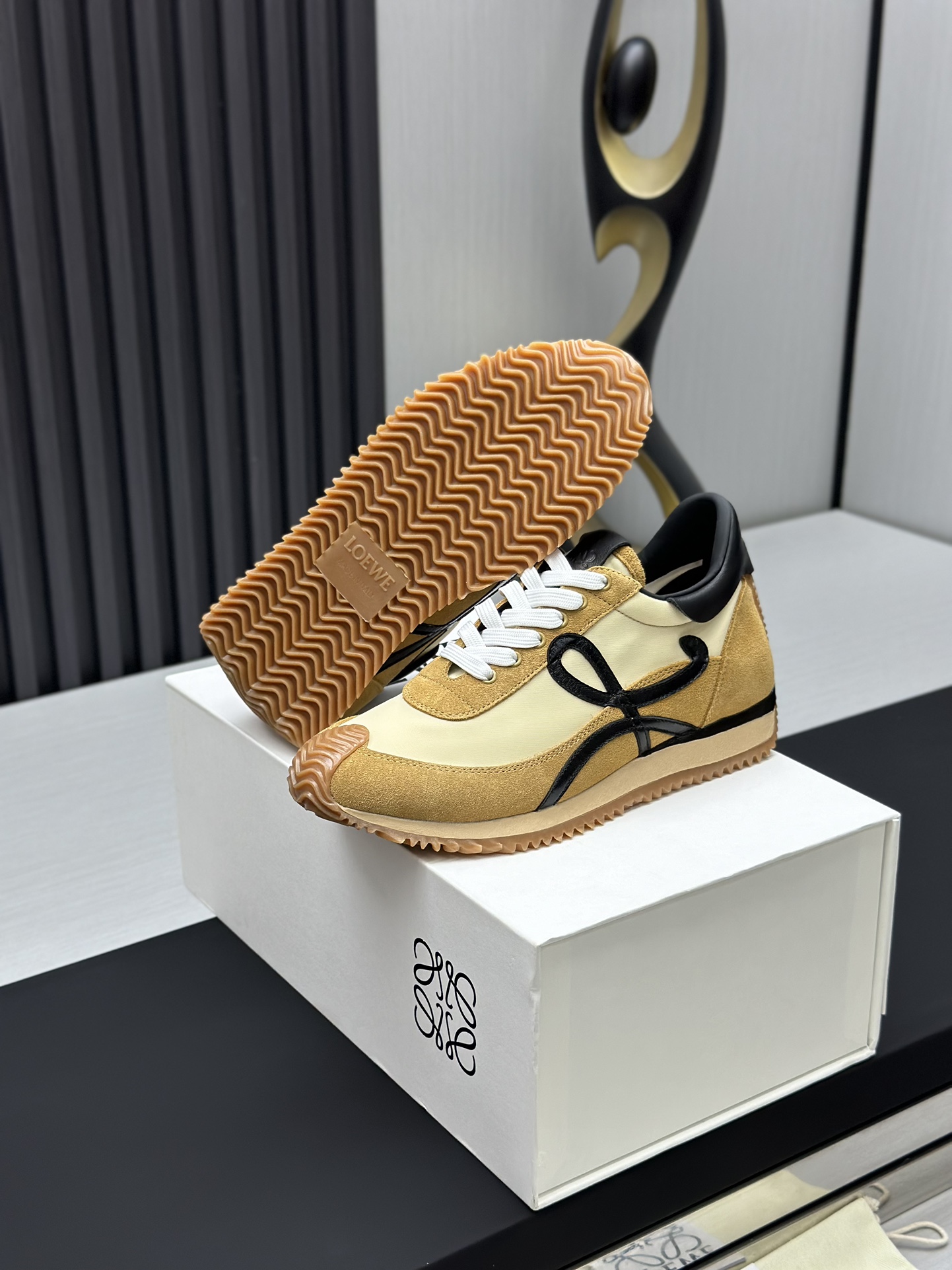 工厂直销💰280高版本👑—-—————LOEWE 罗意威早春新款内增高德训鞋！上脚超级轻便、舒适，6cm 内增高更是小个子的福音！原版1:1顶级复刻！品质欢迎看实物对比🆚！供高端代购首选🟢鞋面精选原版进口牛皮拼接客供织布，原版进口水染羊皮内里➕牛皮垫脚，按原版开模耐磨防滑大底，码数35-45🔺配置原版包