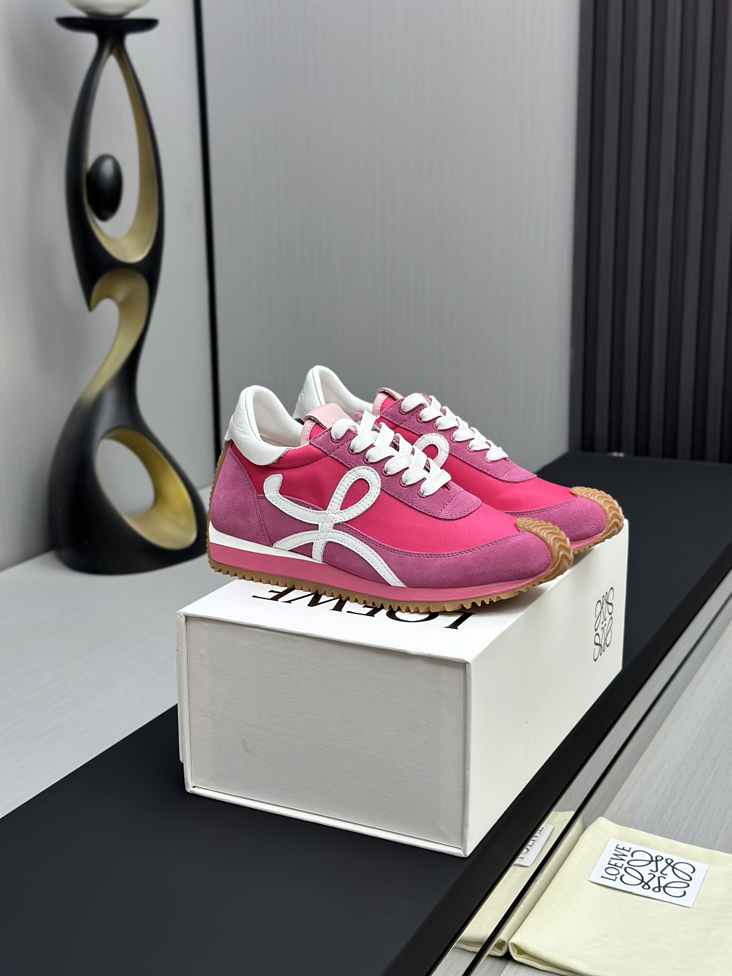 工厂直销💰280高版本👑—-—————LOEWE 罗意威早春新款内增高德训鞋！上脚超级轻便、舒适，6cm 内增高更是小个子的福音！原版1:1顶级复刻！品质欢迎看实物对比🆚！供高端代购首选🟢鞋面精选原版进口牛皮拼接客供织布，原版进口水染羊皮内里➕牛皮垫脚，按原版开模耐磨防滑大底，码数35-45🔺配置原版包
