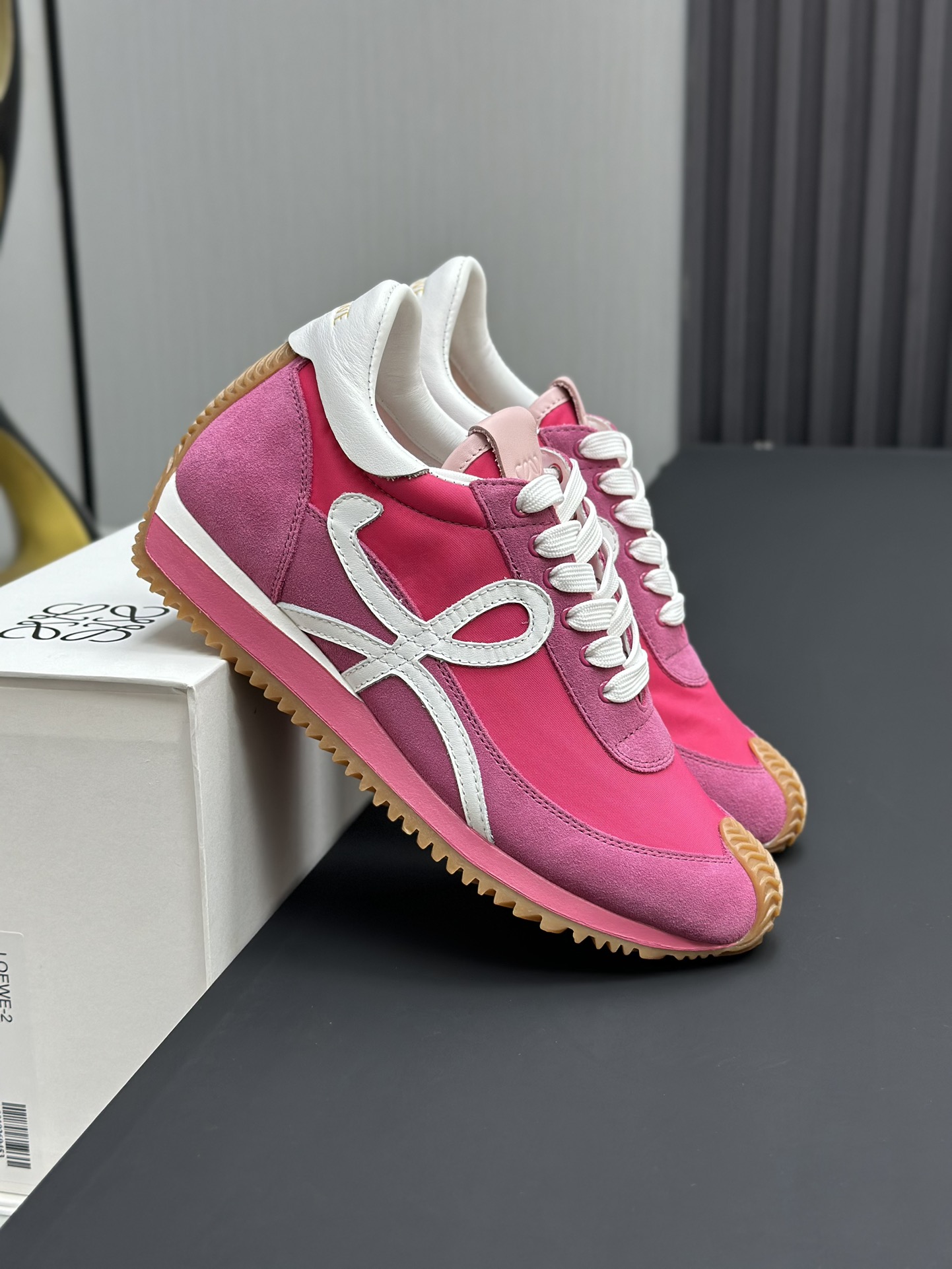 工厂直销💰280高版本👑—-—————LOEWE 罗意威早春新款内增高德训鞋！上脚超级轻便、舒适，6cm 内增高更是小个子的福音！原版1:1顶级复刻！品质欢迎看实物对比🆚！供高端代购首选🟢鞋面精选原版进口牛皮拼接客供织布，原版进口水染羊皮内里➕牛皮垫脚，按原版开模耐磨防滑大底，码数35-45🔺配置原版包