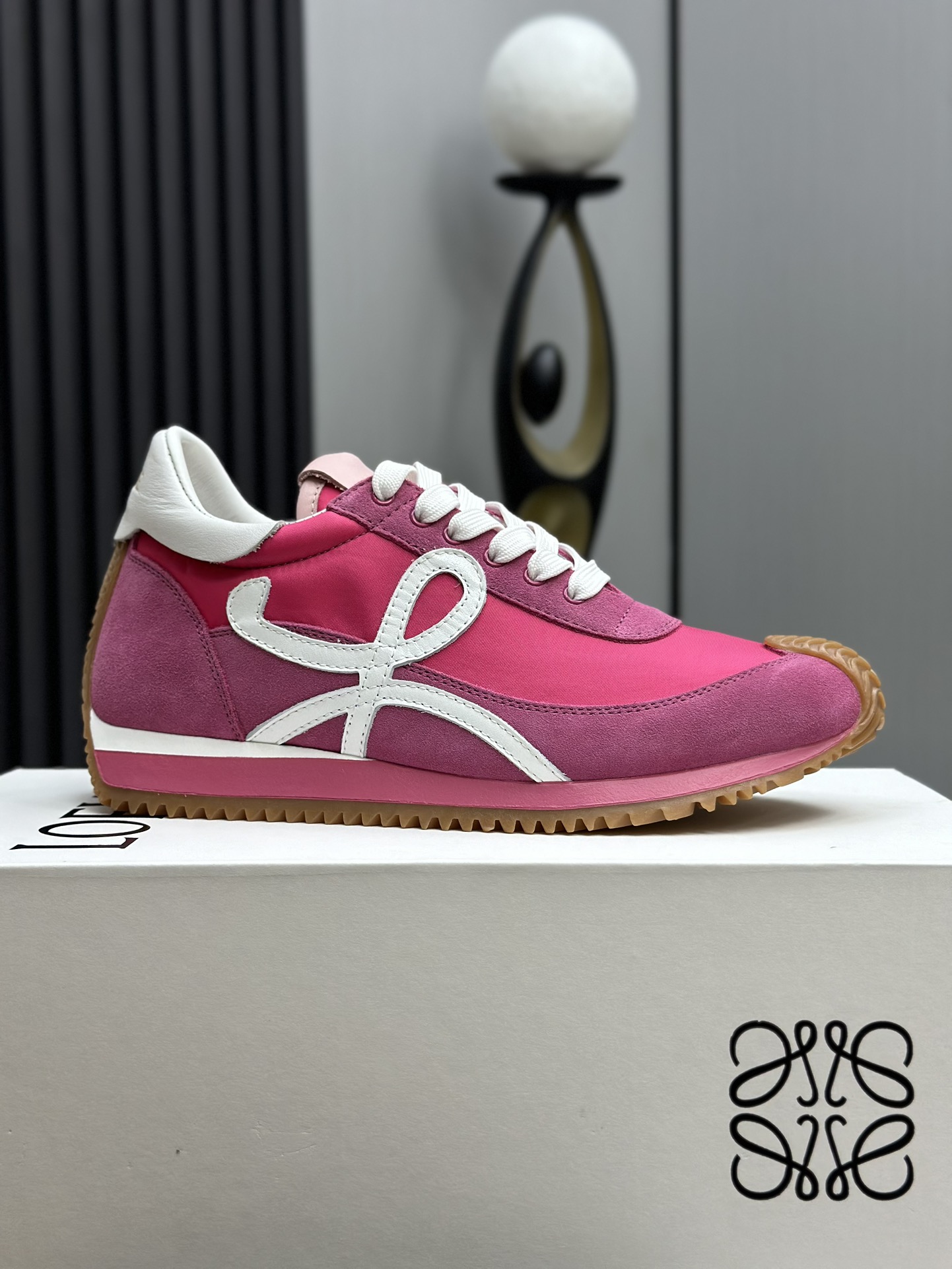 工厂直销💰280高版本👑—-—————LOEWE 罗意威早春新款内增高德训鞋！上脚超级轻便、舒适，6cm 内增高更是小个子的福音！原版1:1顶级复刻！品质欢迎看实物对比🆚！供高端代购首选🟢鞋面精选原版进口牛皮拼接客供织布，原版进口水染羊皮内里➕牛皮垫脚，按原版开模耐磨防滑大底，码数35-45🔺配置原版包