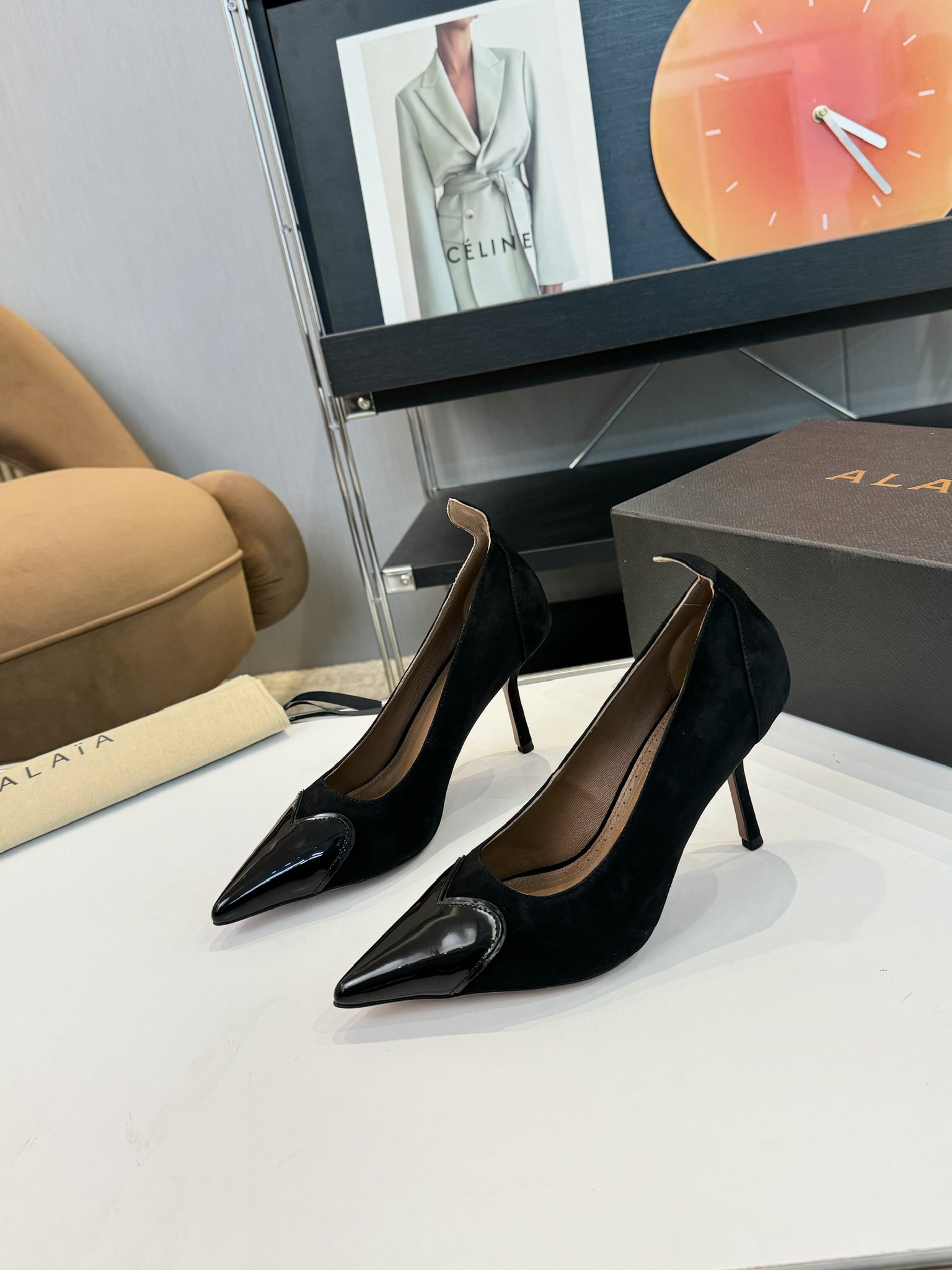 NO:252568,Price: Brand Alaia AlAIA pointed high heel slippers!  Countless designers regard him as 