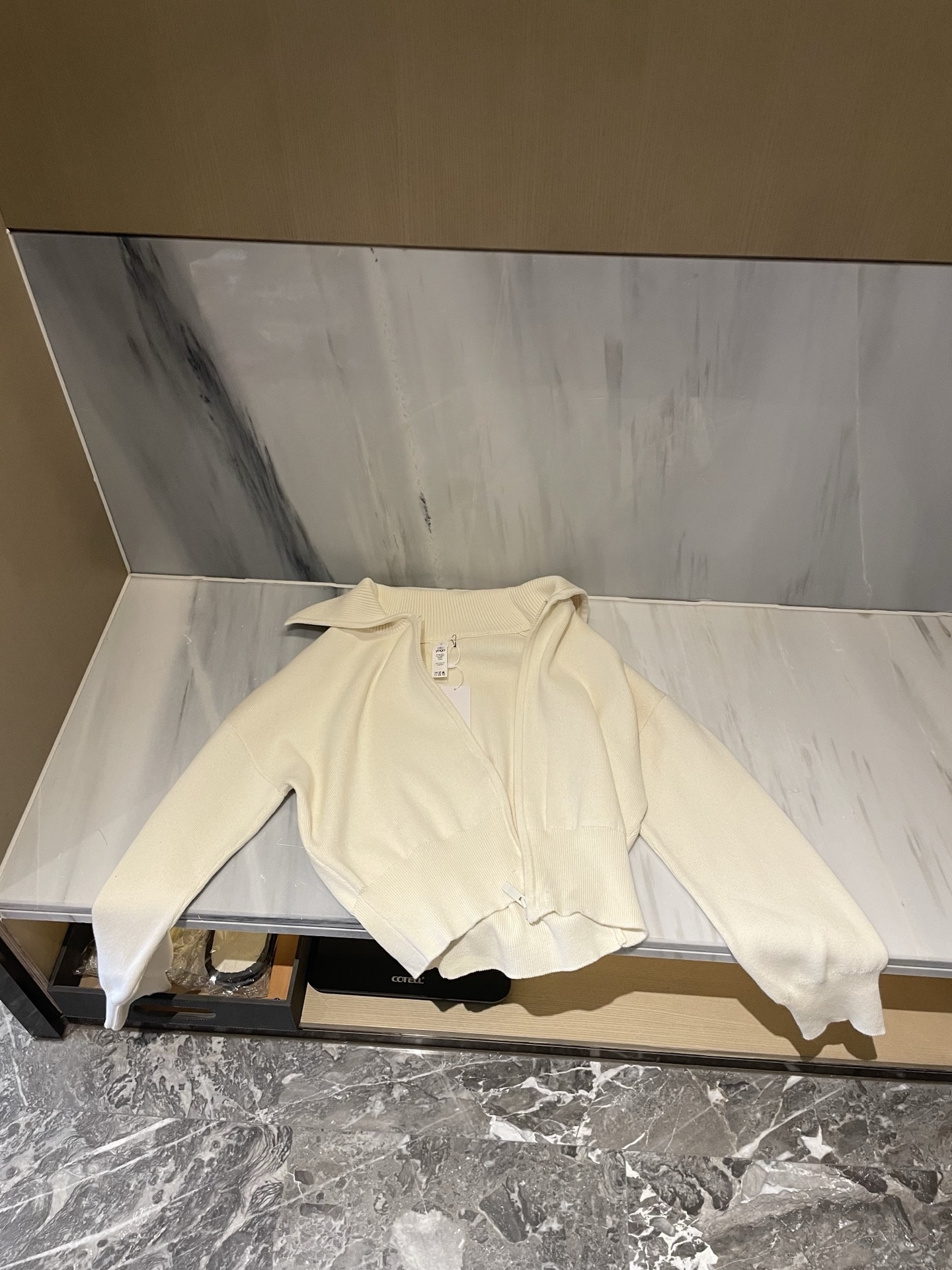 Alo long sleeve lounge ivory yoga