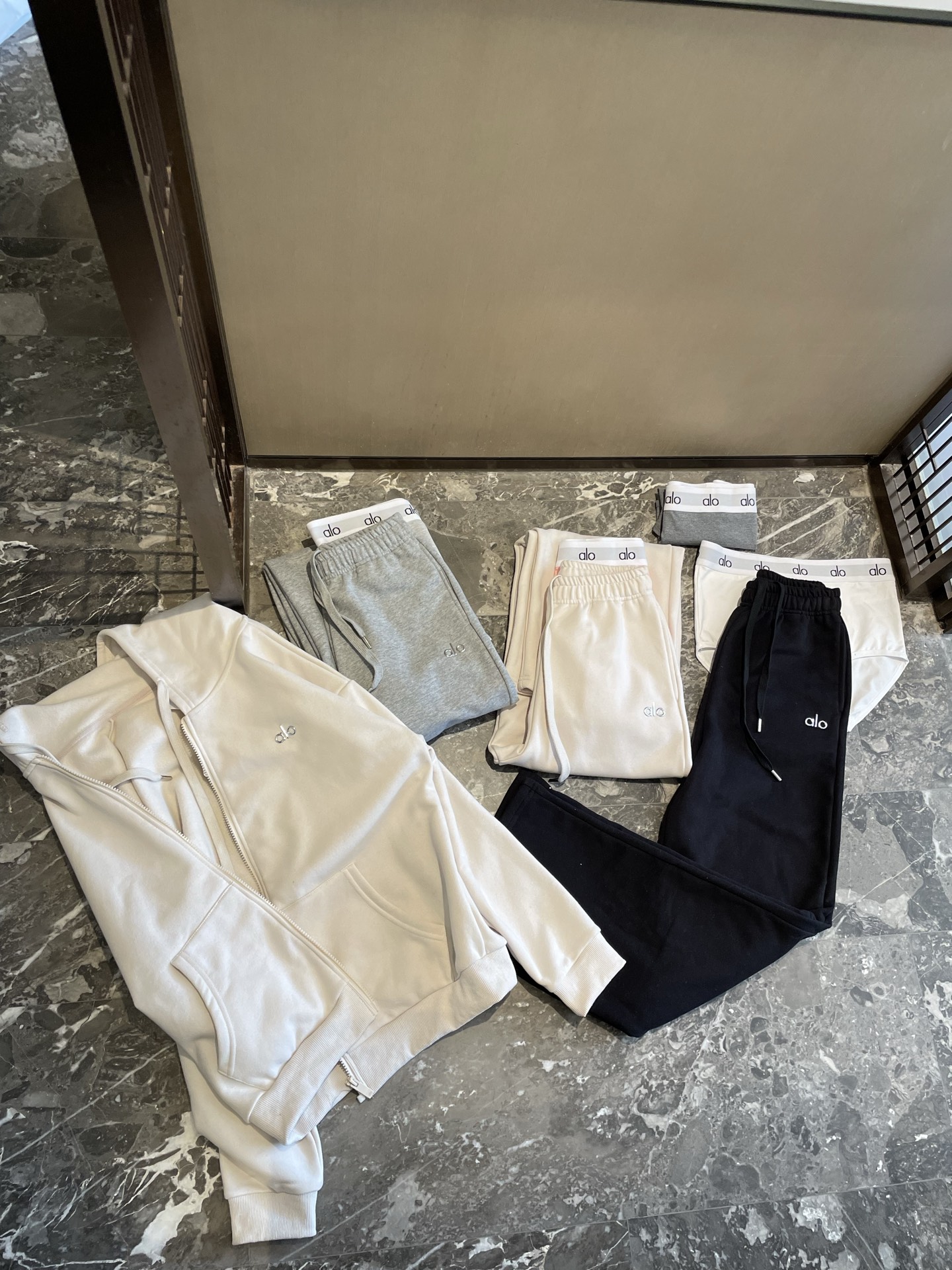 Alo accessories Paired with our suit I can only say it is the best combination yoga