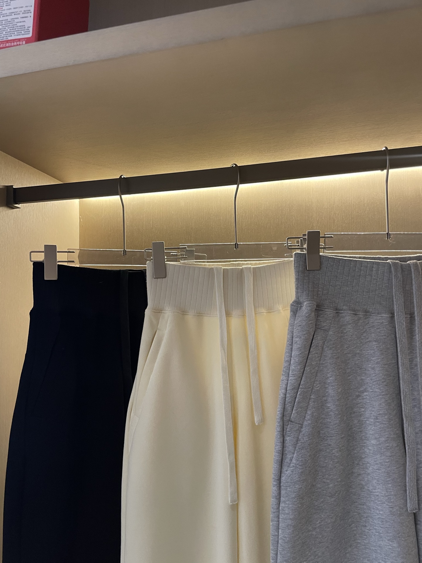 Alo Accolade men s bottoms lounge heather gray yoga