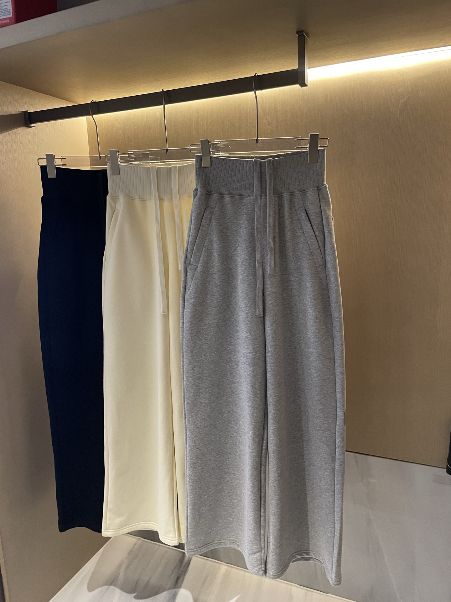 Alo Accolade men s bottoms lounge heather gray yoga