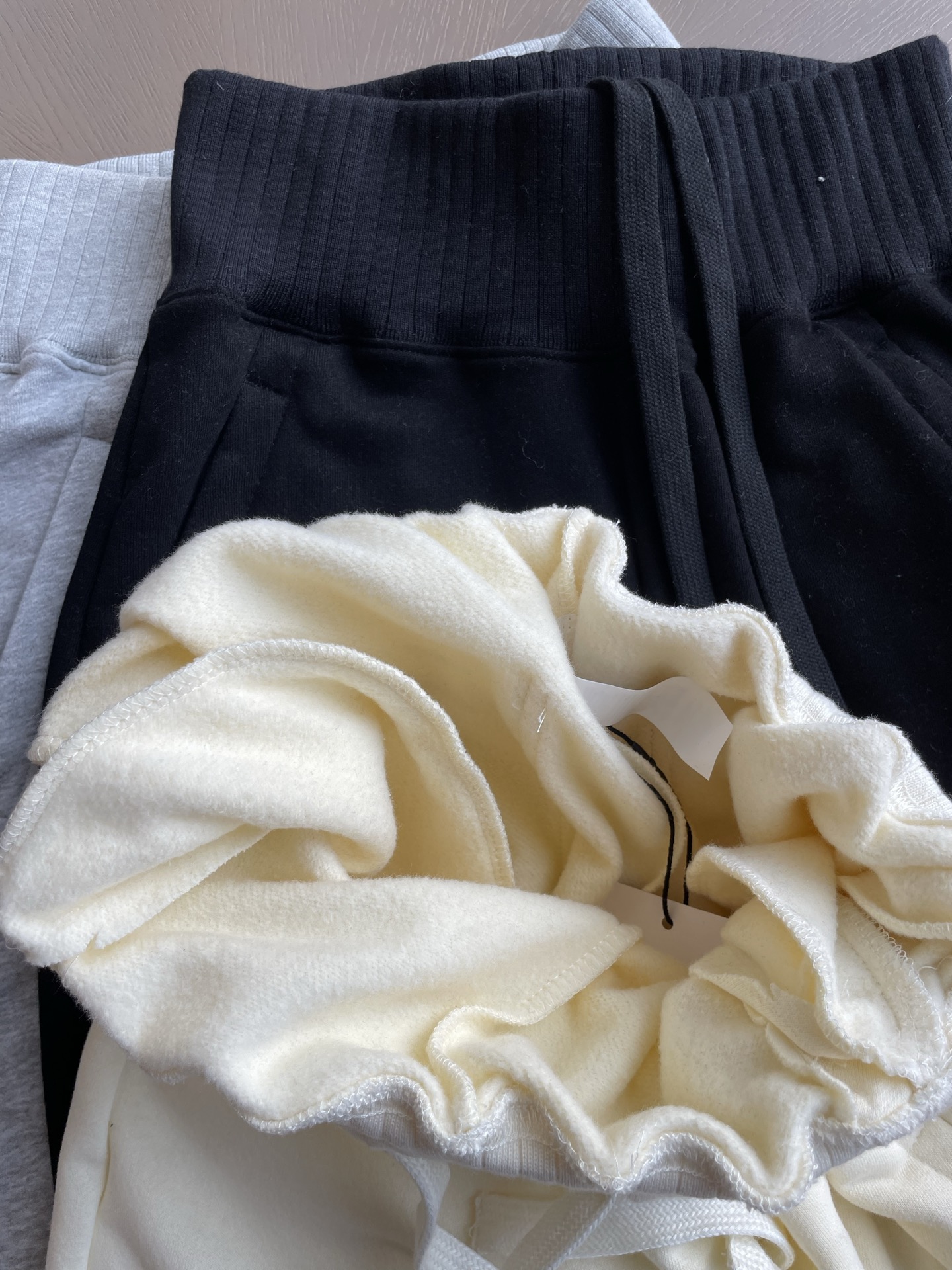 Alo Accolade men s bottoms lounge cream yoga
