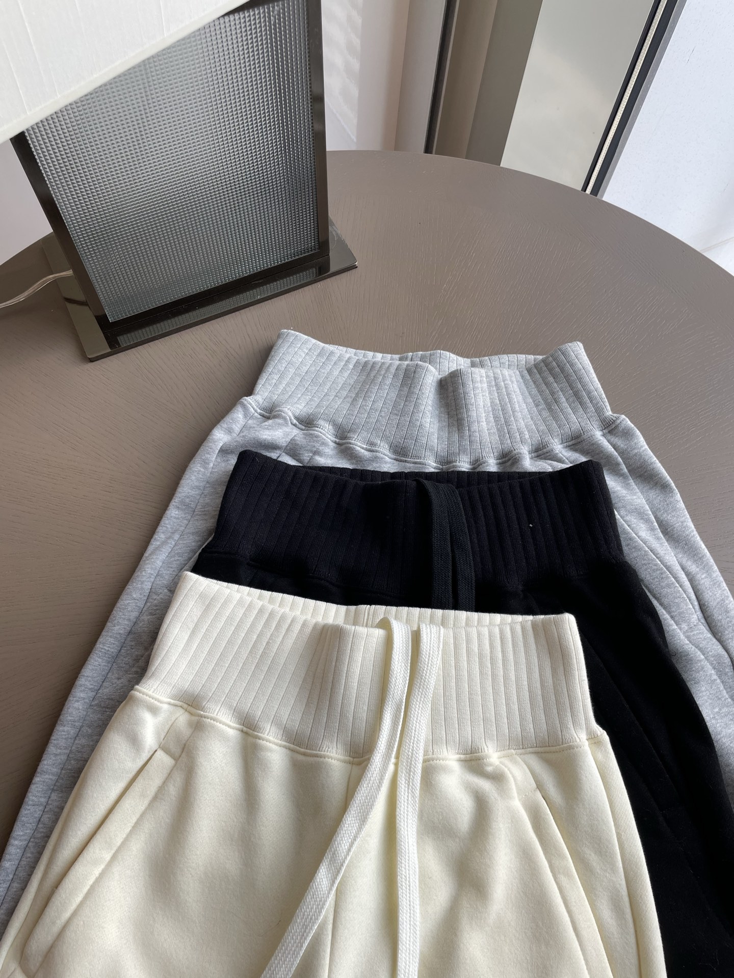 Alo Accolade men s bottoms lounge cream yoga