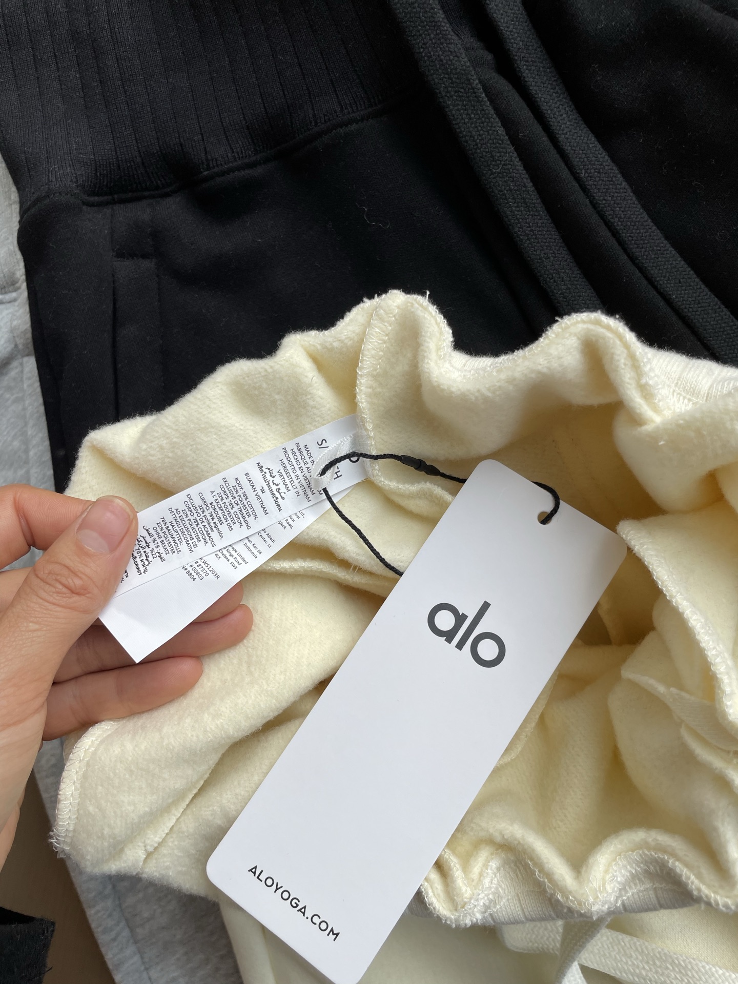Alo Accolade men s bottoms lounge cream yoga
