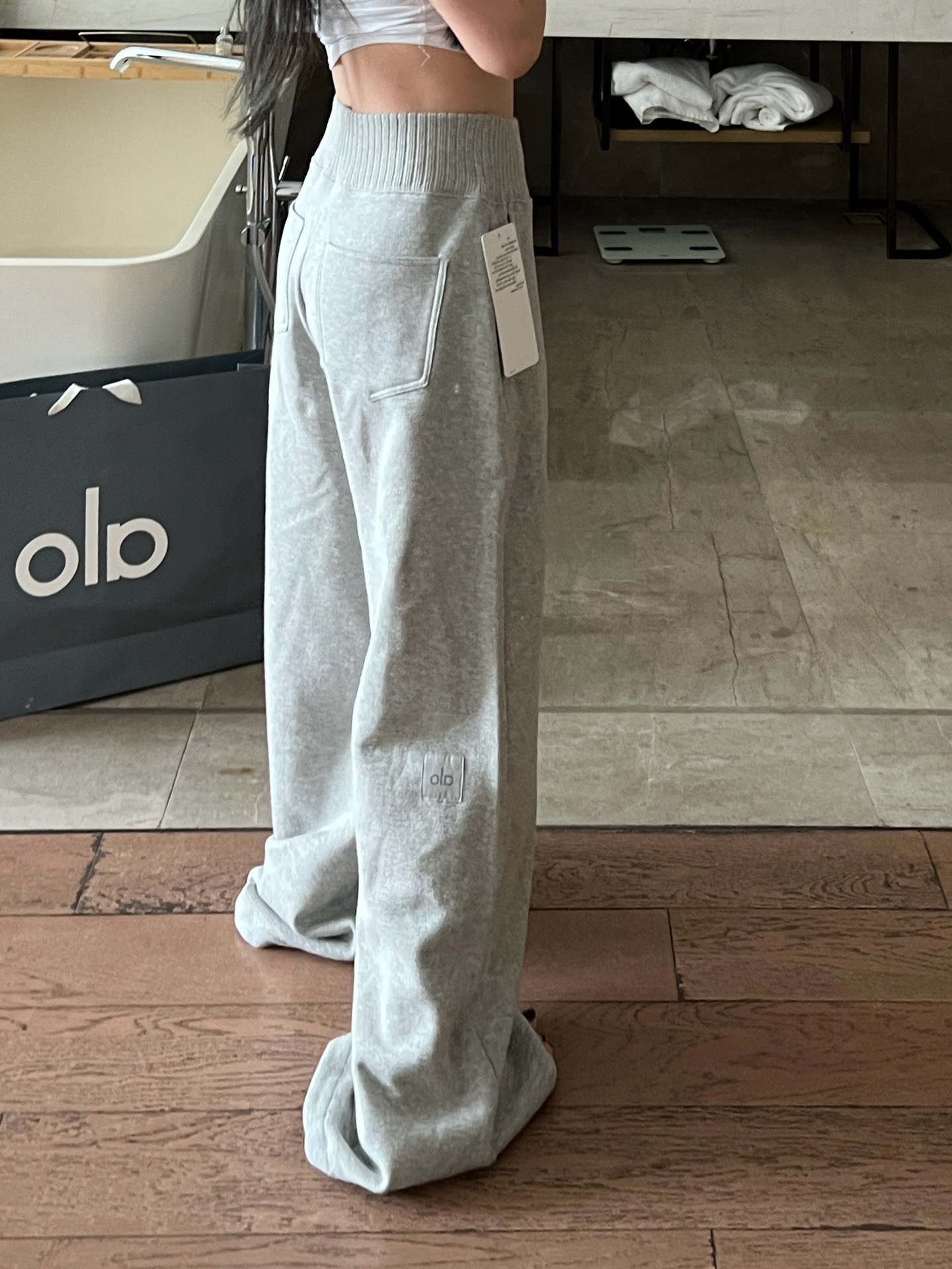 Alo Accolade men s bottoms lounge light gray yoga