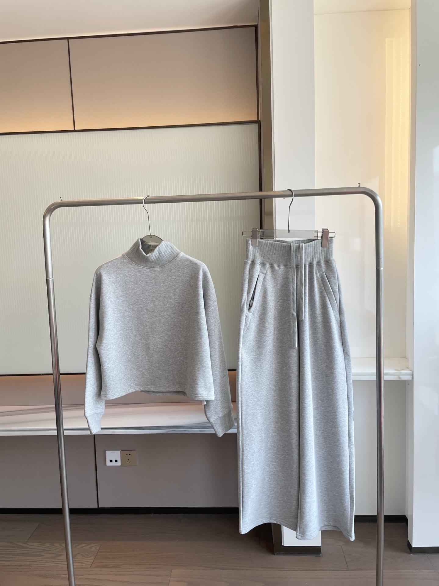 Alo Long sleeve ALO yoga
