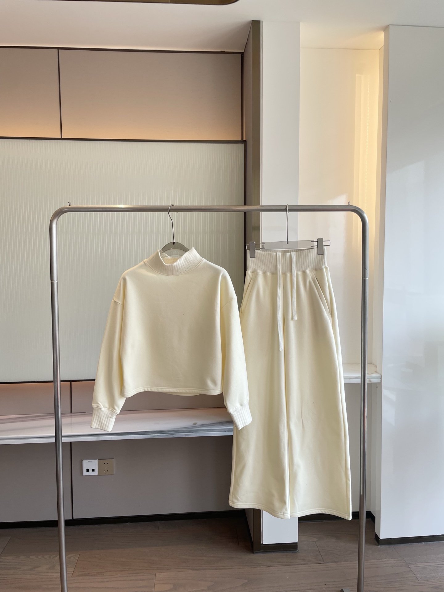 Alo Long sleeve ALO yoga