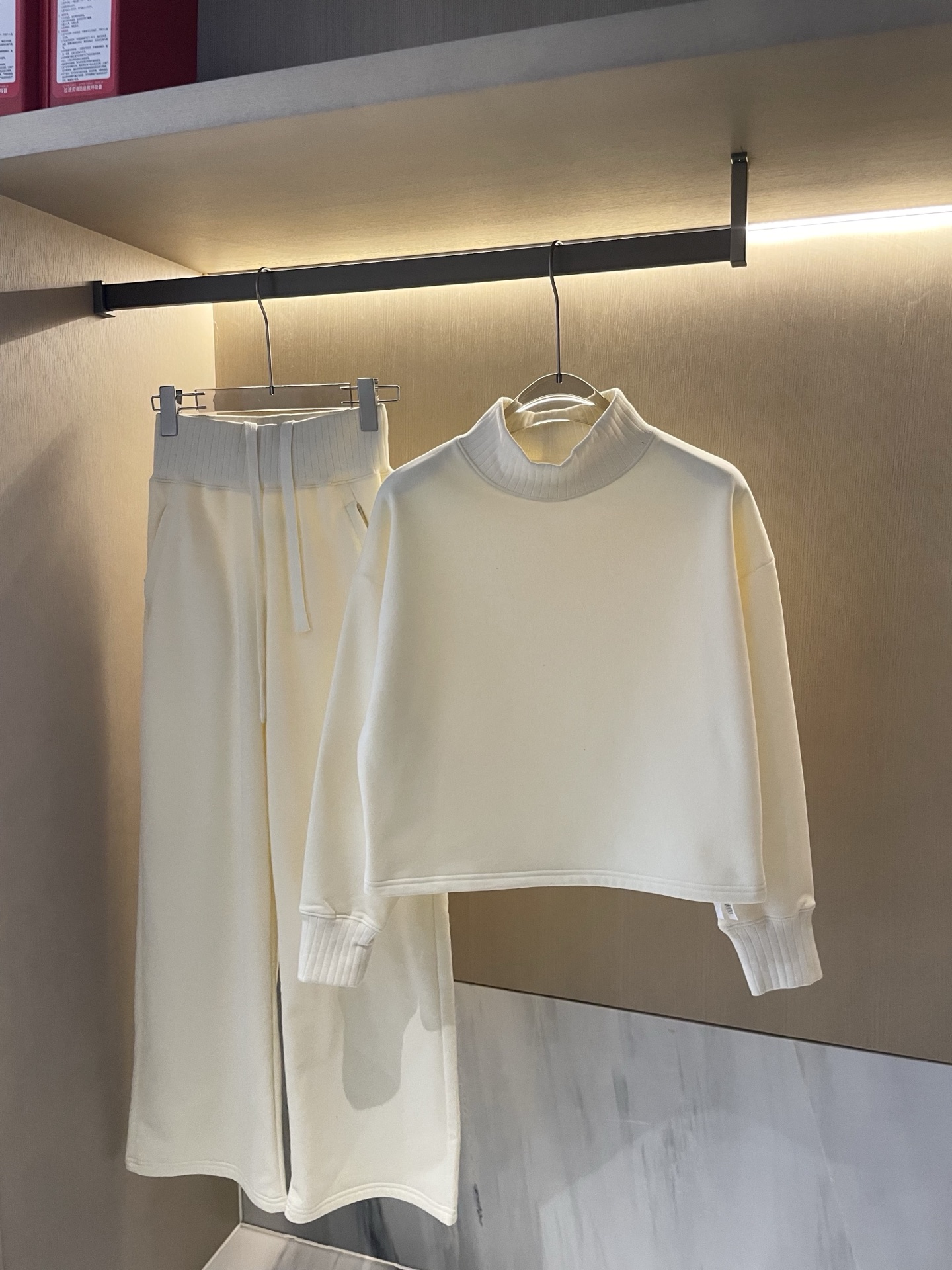 Alo Long sleeve ALO yoga