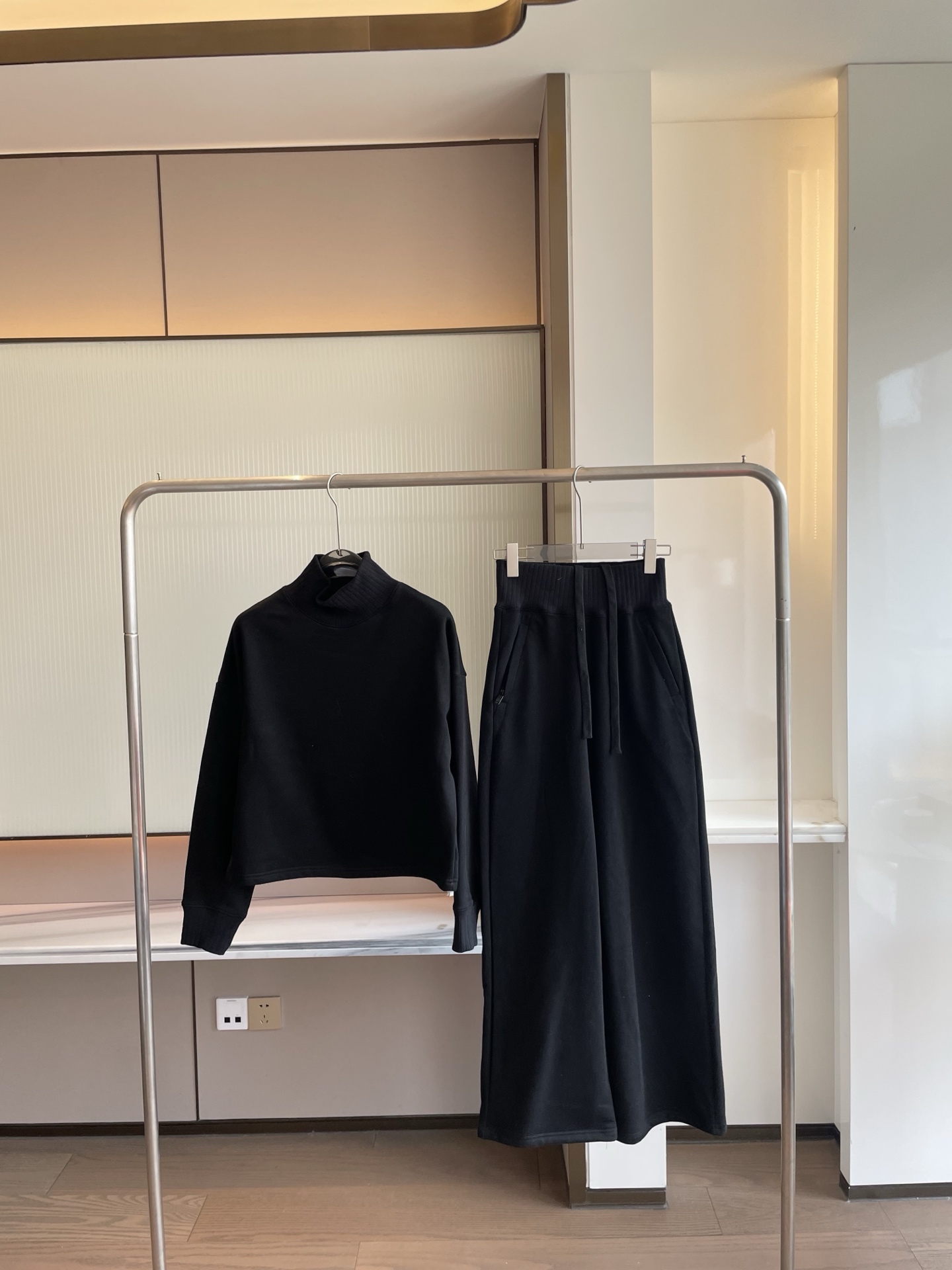 Alo Long sleeve ALO yoga
