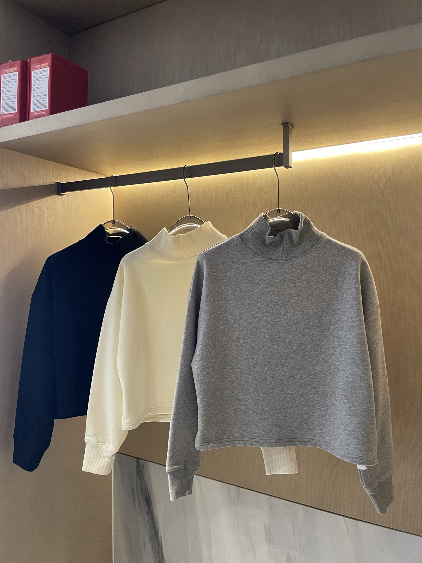Alo long sleeve everyday black yoga