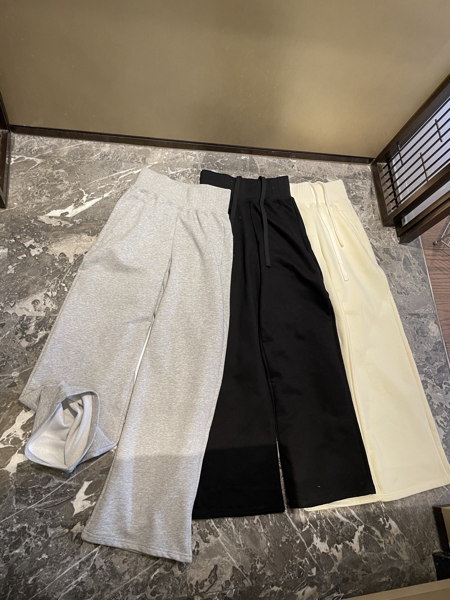 Alo Accolade men s bottoms lounge cream black and heather gray yoga