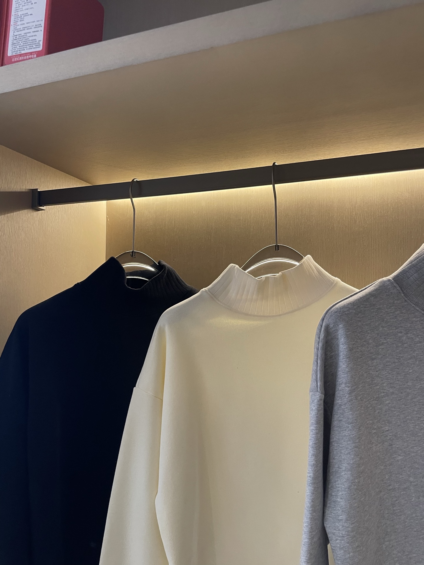 Alo long sleeve everyday black yoga