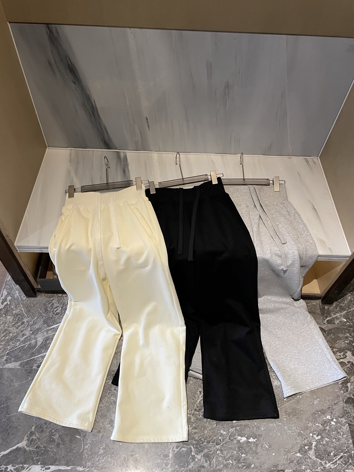Alo Accolade men s bottoms lounge cream black and heather gray yoga