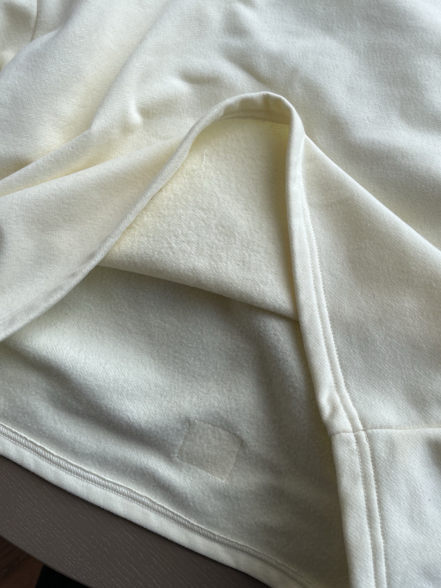 Alo Long sleeve Details real shot 1 yoga