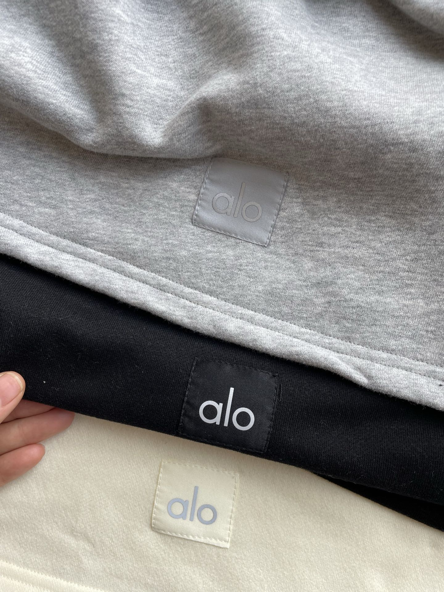 Alo Long sleeve Details real shot 1 yoga