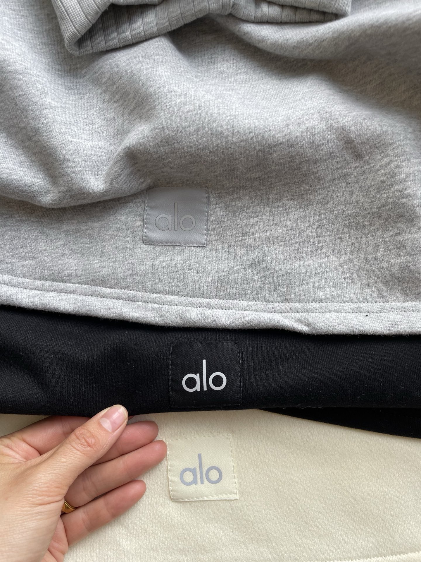Alo Long sleeve Details real shot 1 yoga