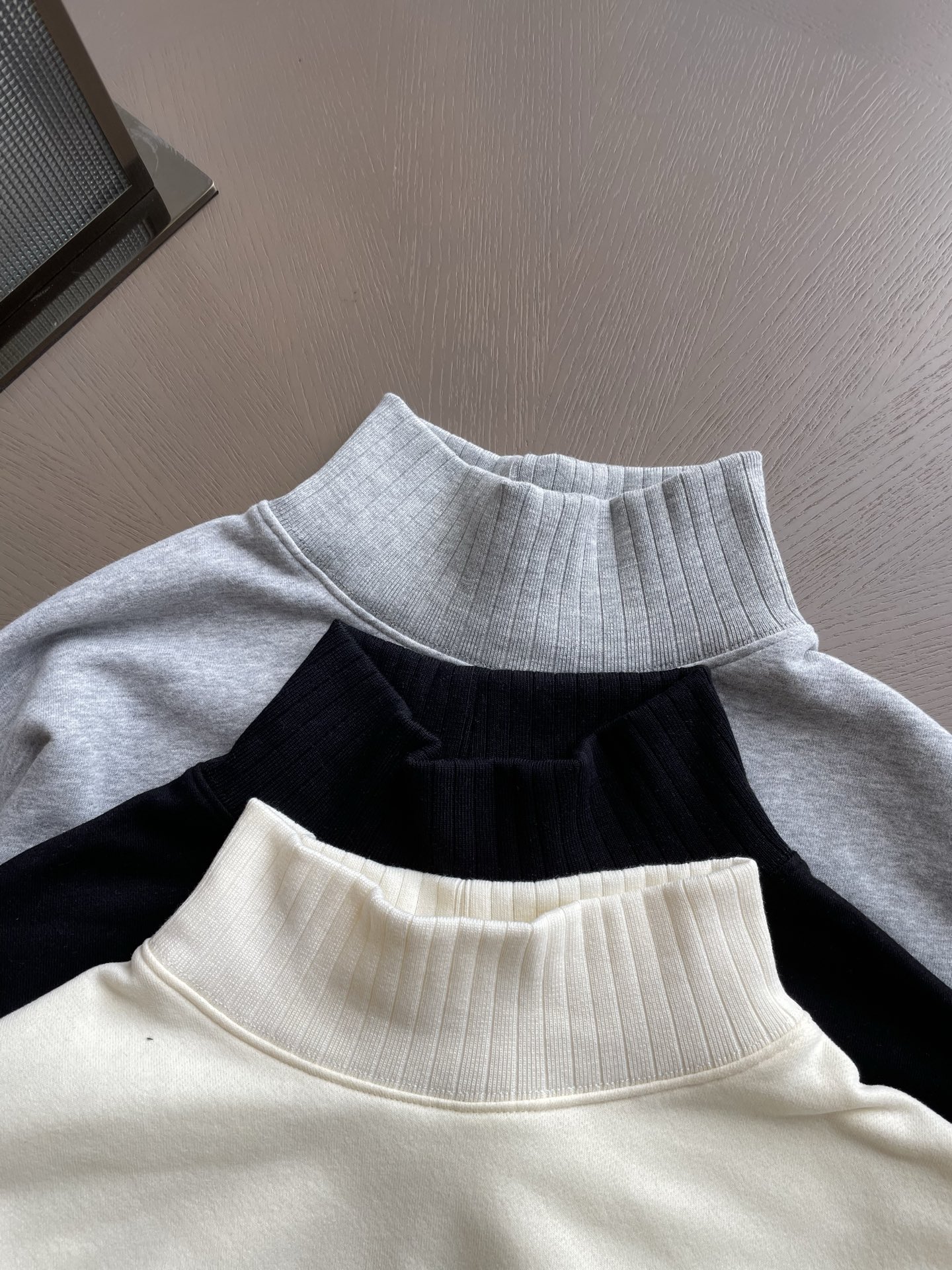 Alo Long sleeve Details real shot 1 yoga