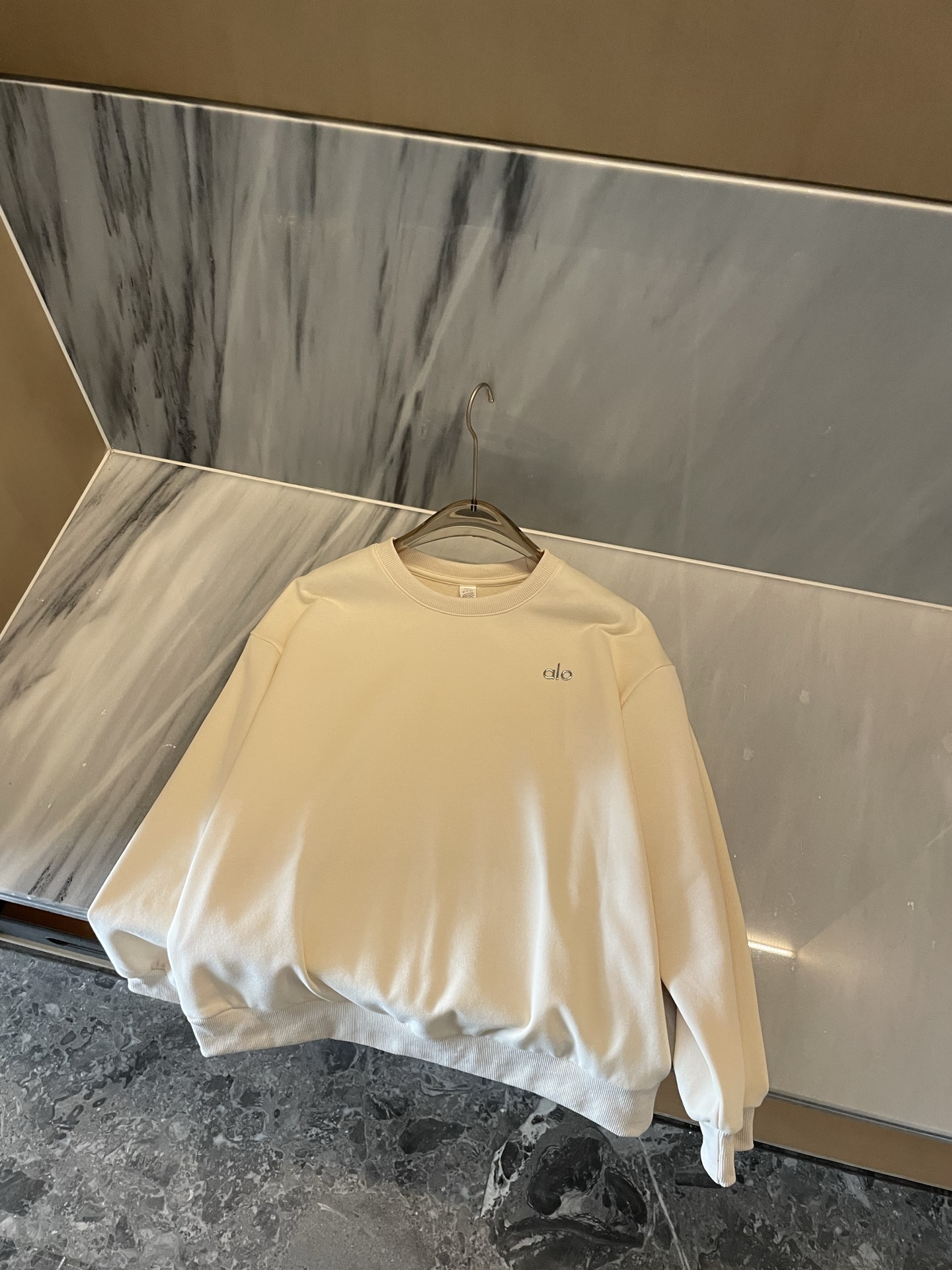 Alo Long sleeve The fit is just right yoga