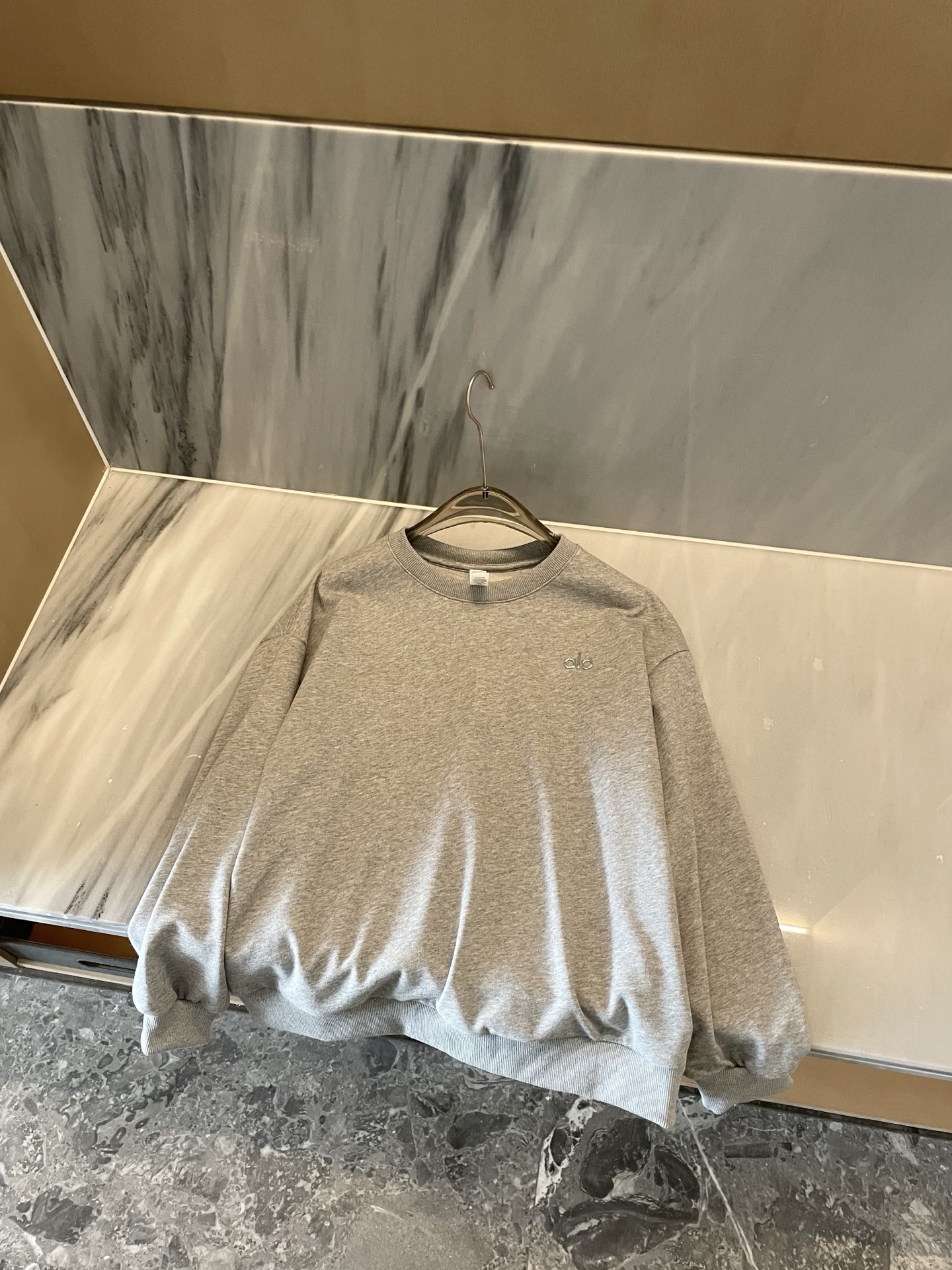 Alo Long sleeve The fit is just right yoga
