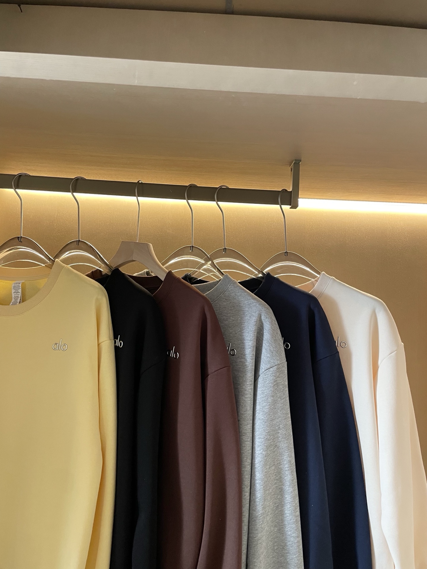 Alo Long sleeve The fit is just right yoga