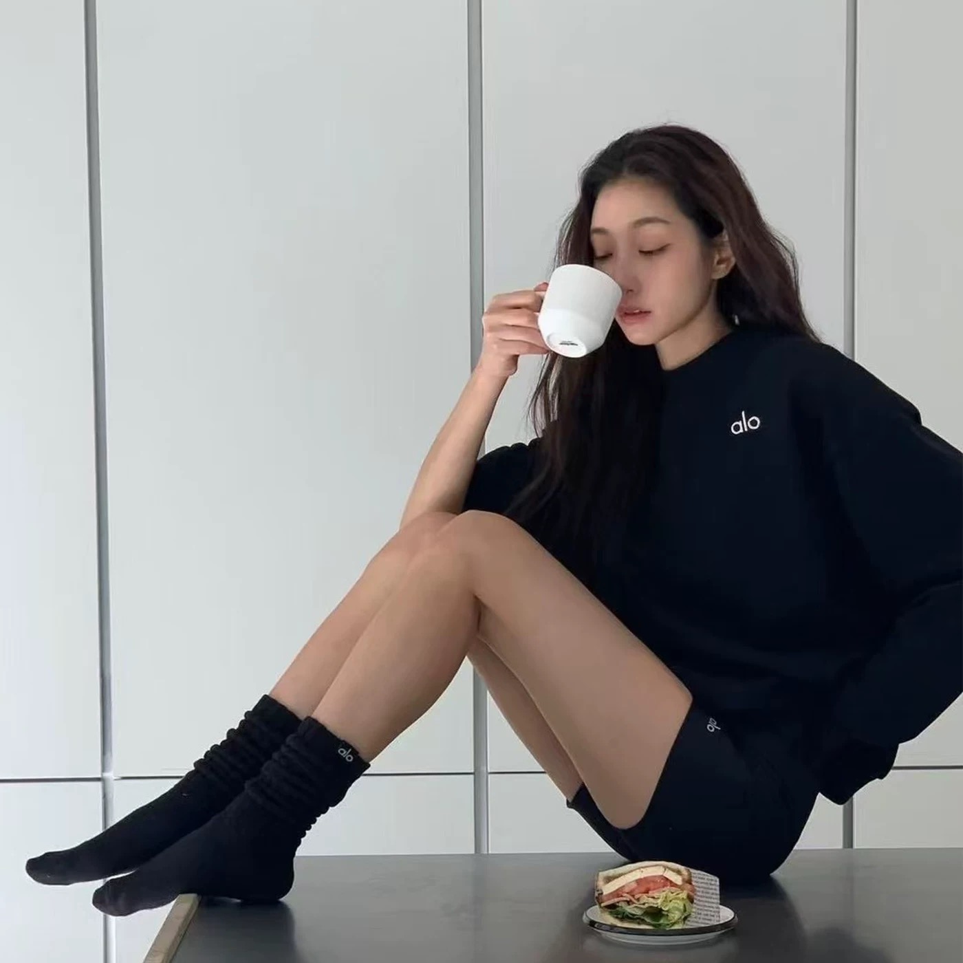 Alo long sleeve lounge black yoga