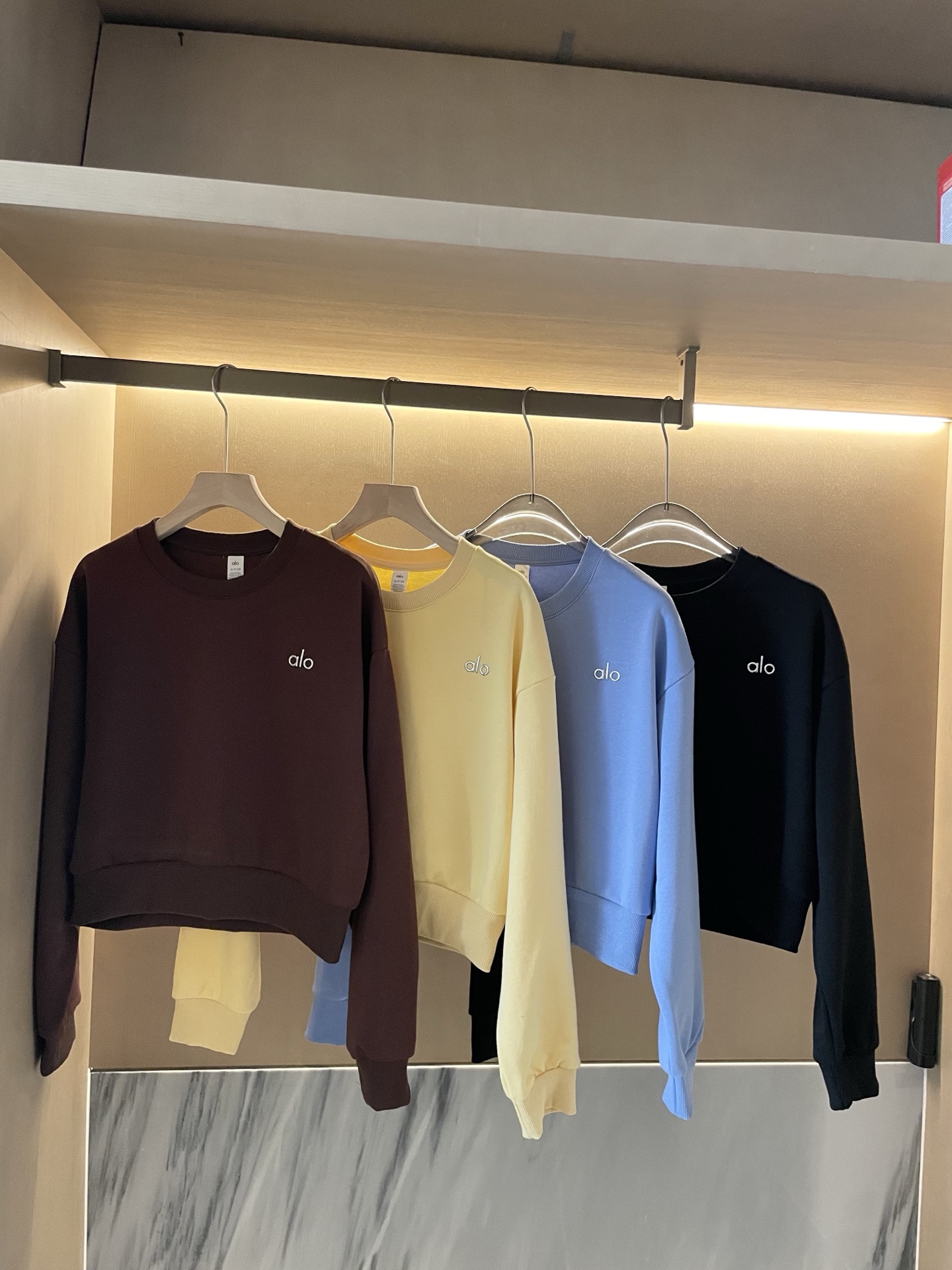Alo long sleeve lounge black yoga