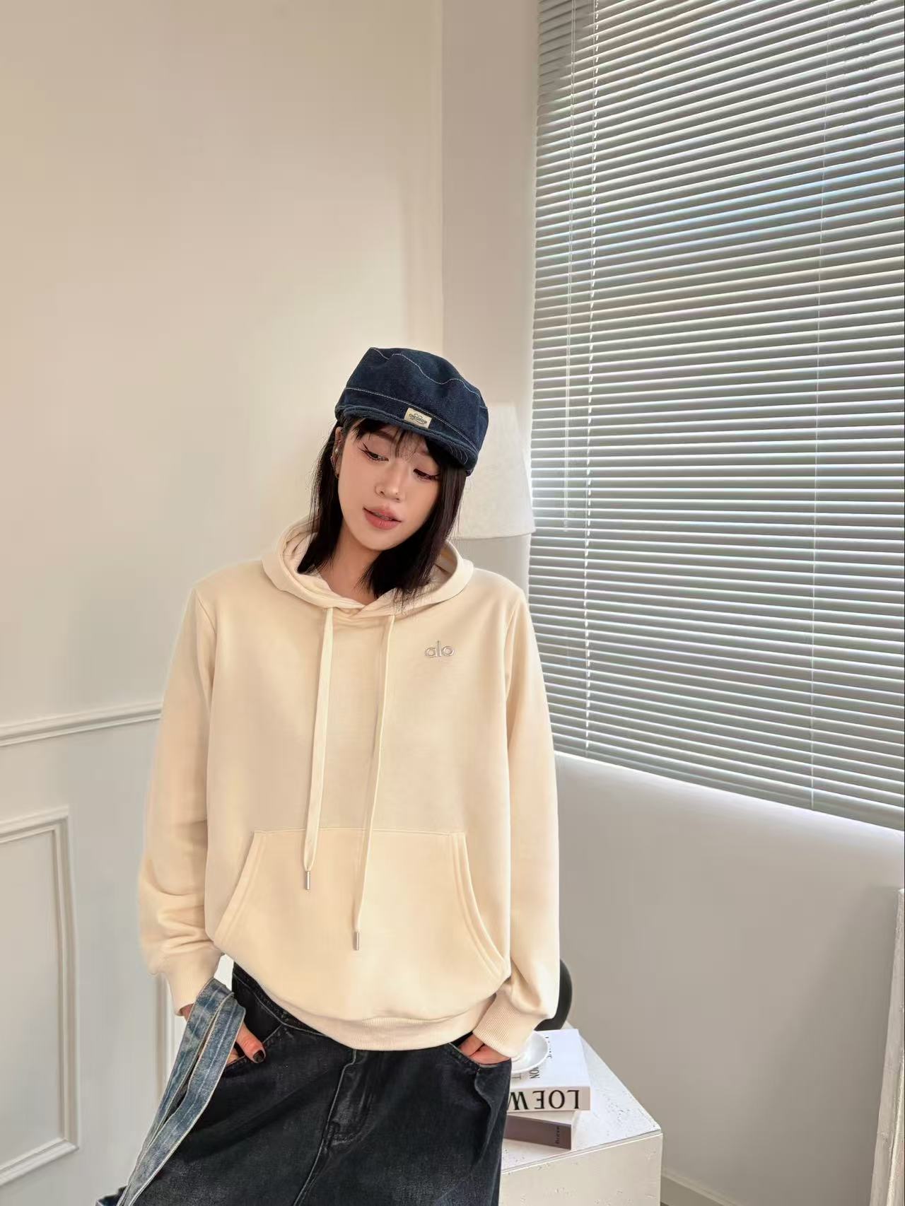 Alo hoodie lounge cream yoga