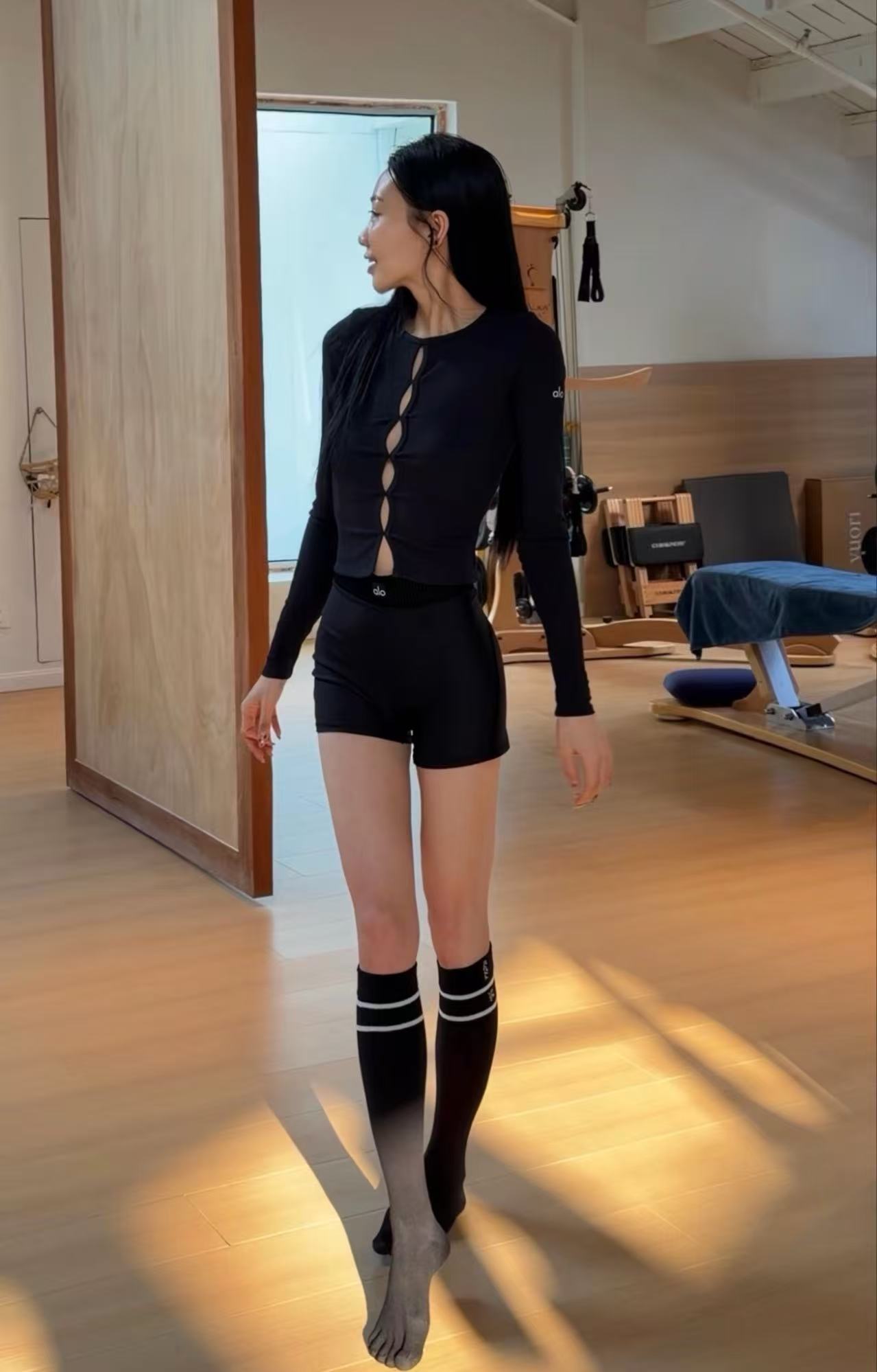 Alo long sleeve everyday black yoga