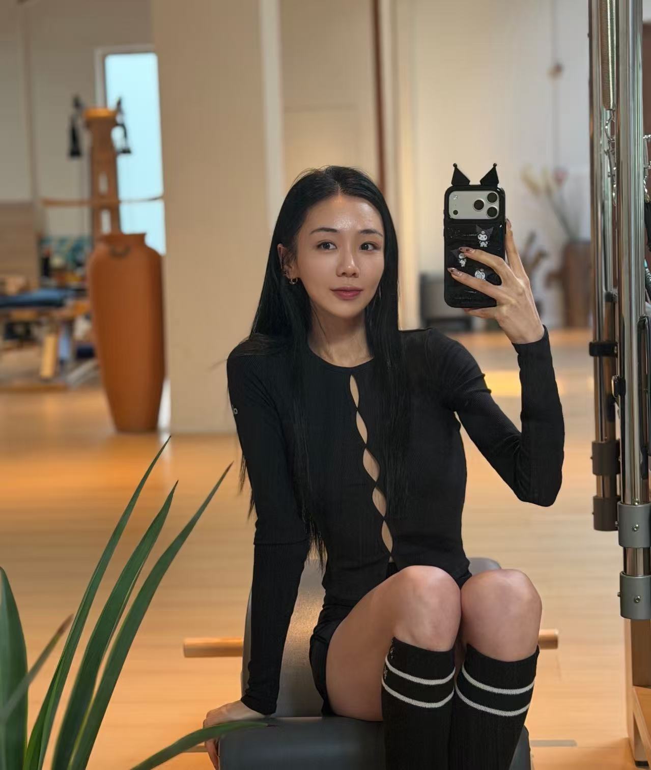 Alo long sleeve everyday black yoga