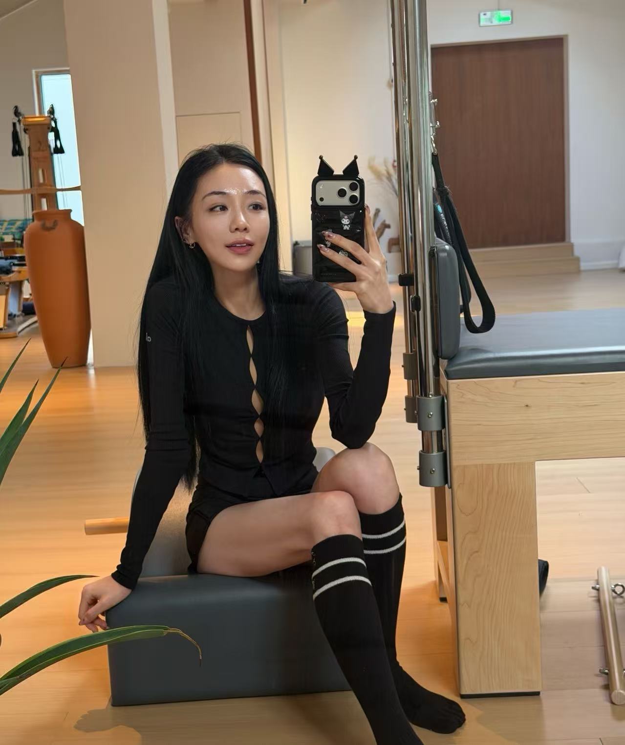 Alo long sleeve everyday black yoga