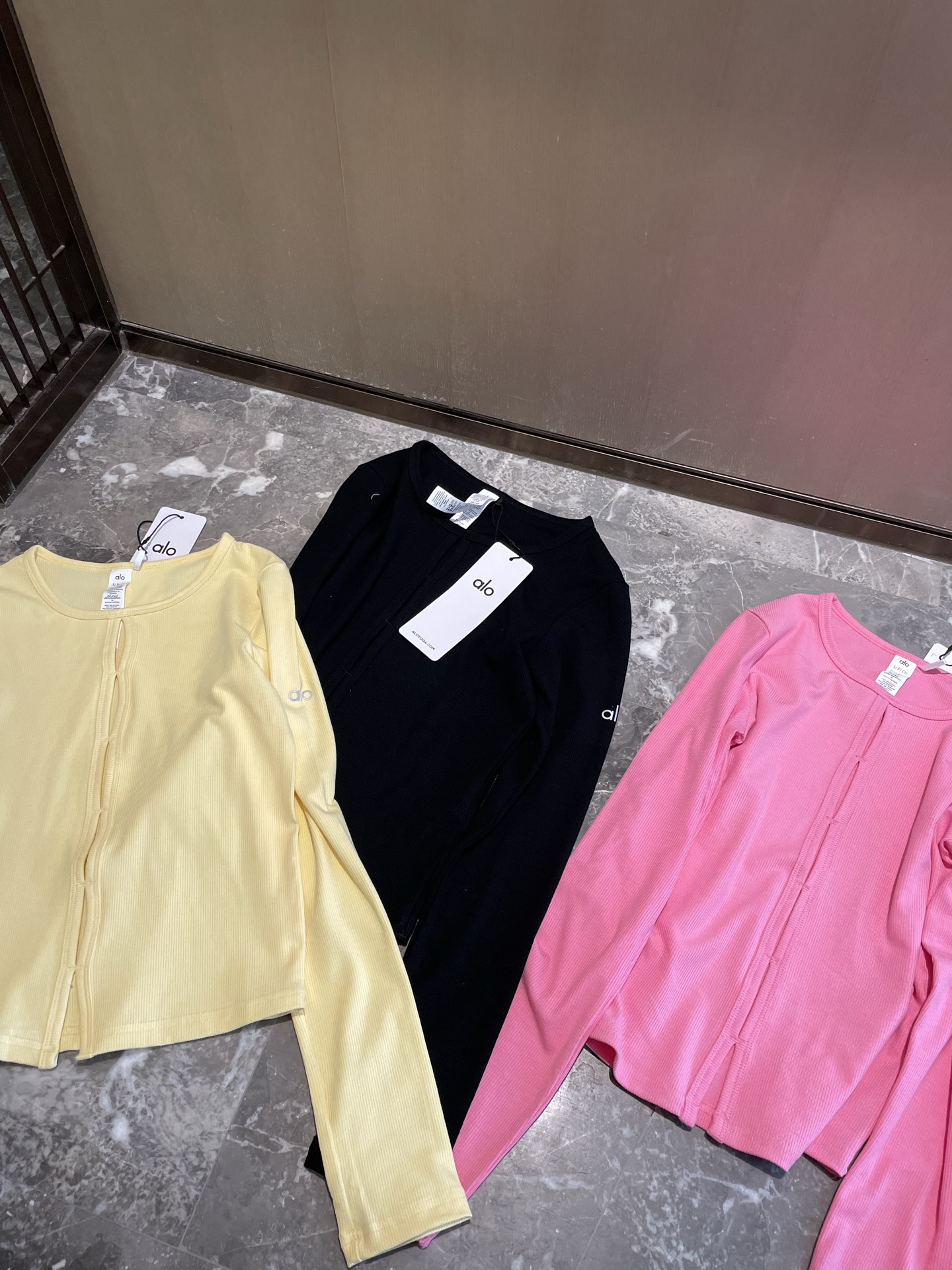 Alo long sleeve studio yellow yoga