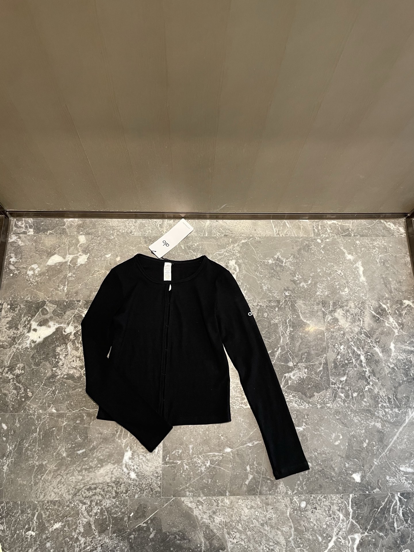 Alo long sleeve studio yellow and black yoga