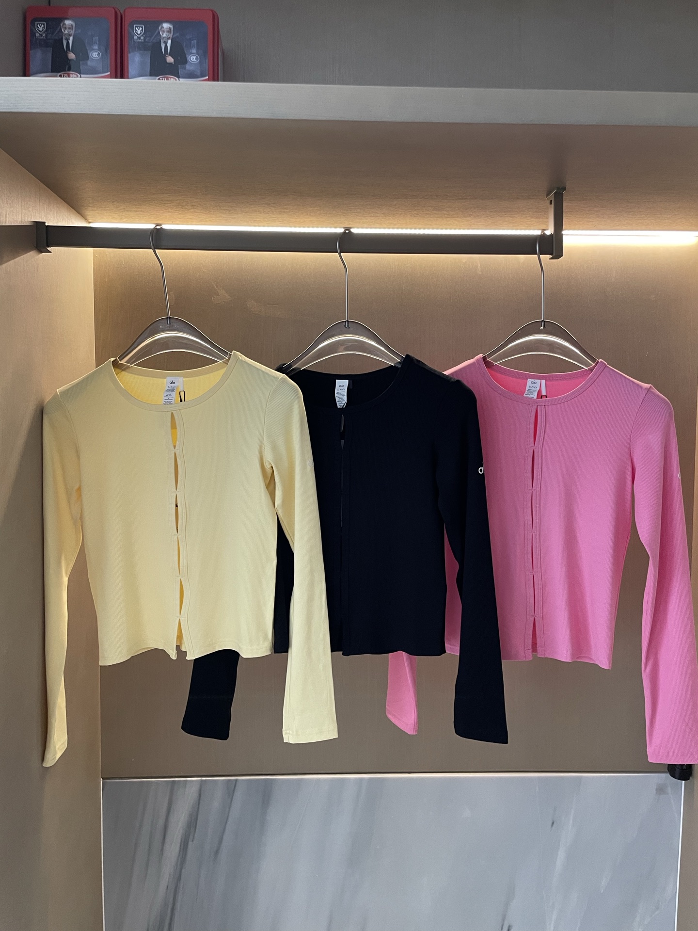 Alo long sleeve everyday black and pale yellow yoga
