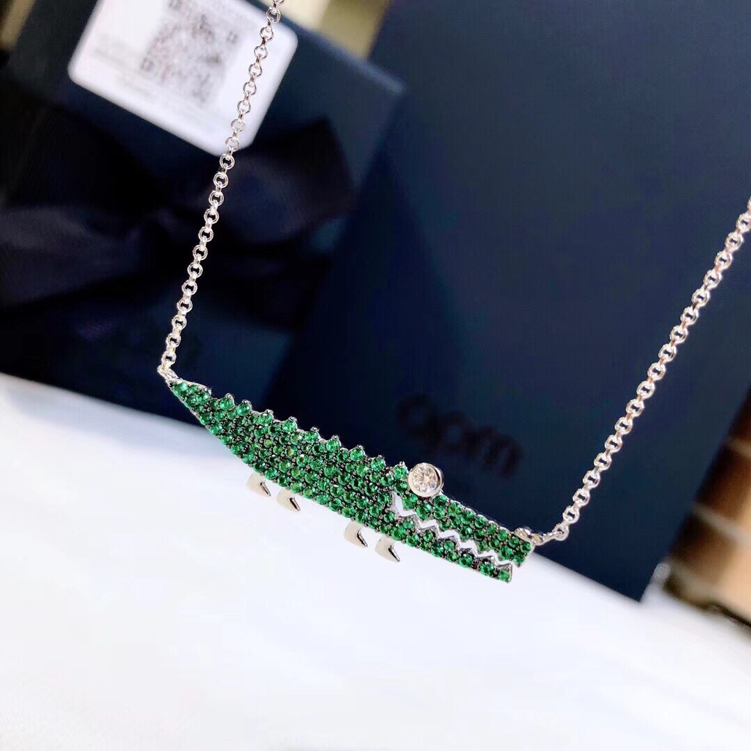 【情人节礼物】💰90 APM Monaco JANVIER 系列 银镶薄荷绿晶钻大鳄鱼造型项链 好玩灵动而不失气场 可调节链条 以鳄鱼为系列主角 特别适合混搭叠戴,易于日常休闲配搭!