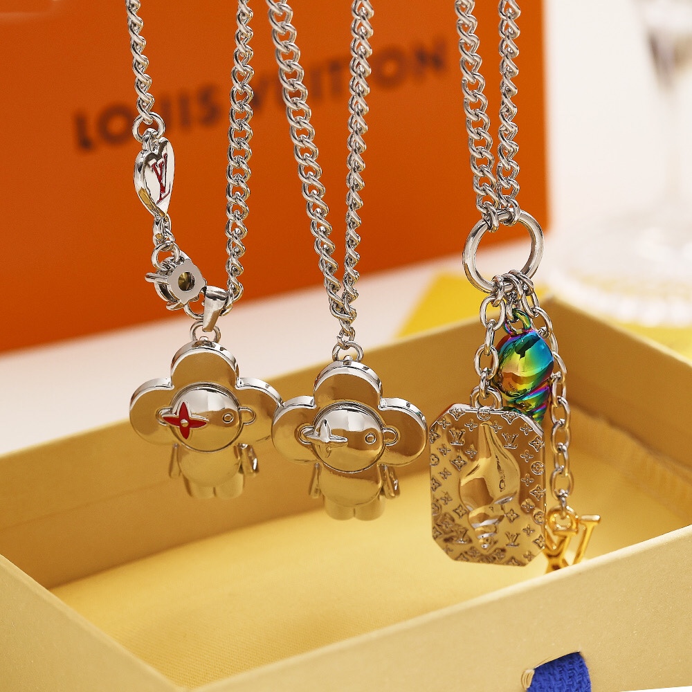 【春日焕新】 LV 方牌海螺项链