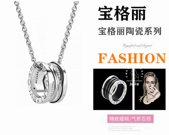 💰100
💕宝格丽💕螺纹 💠交叉满钻 💎 项链 版型很好💯力推✨最爱它的细节 情侣款 质感细腻光滑🎉🎉✨✨白金玫瑰金。