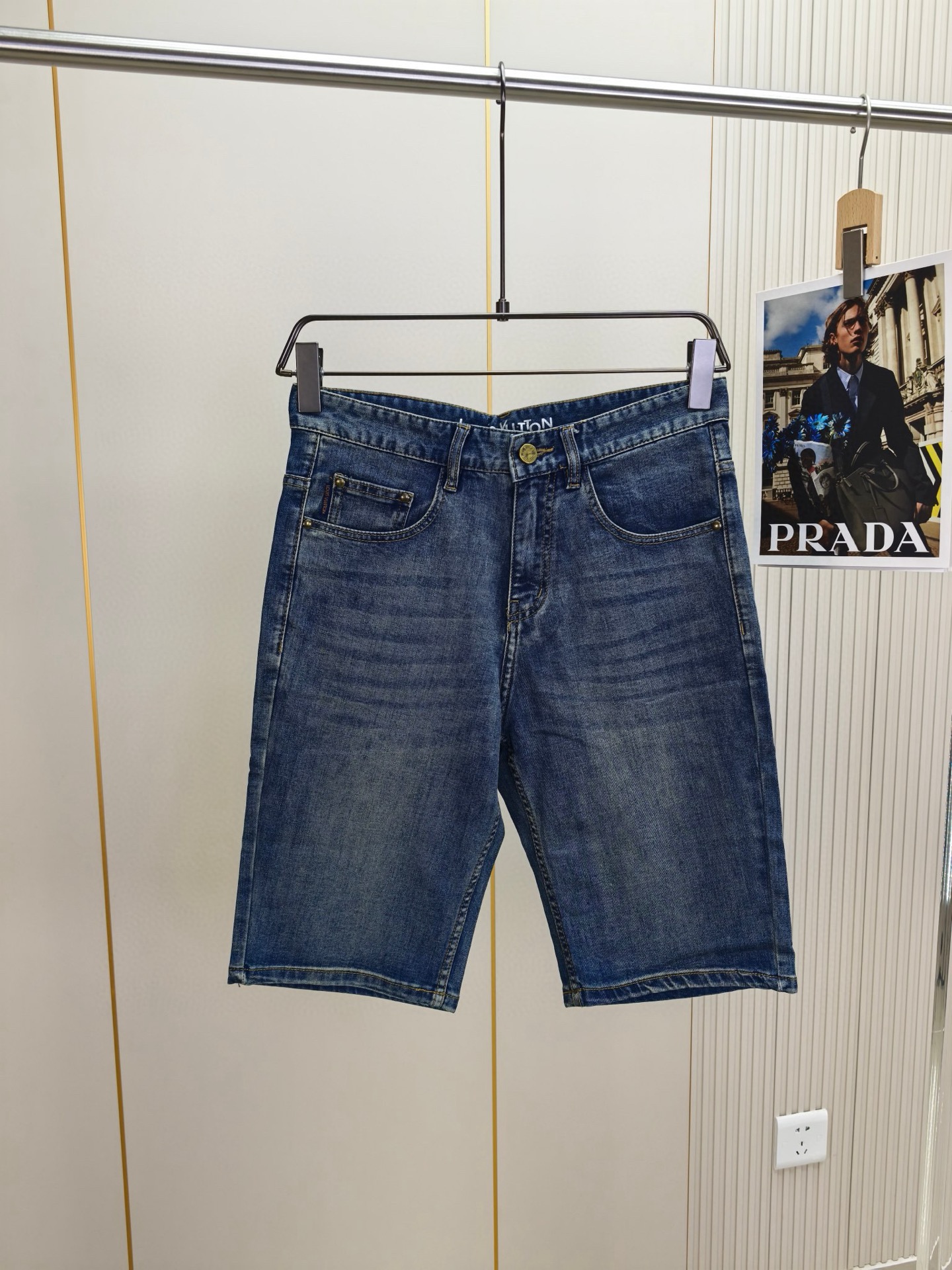 Louis Vuitton 2025 Men's Denim Shorts - Washed Comfort & Style 2 i1747415649983 2146 0 0
