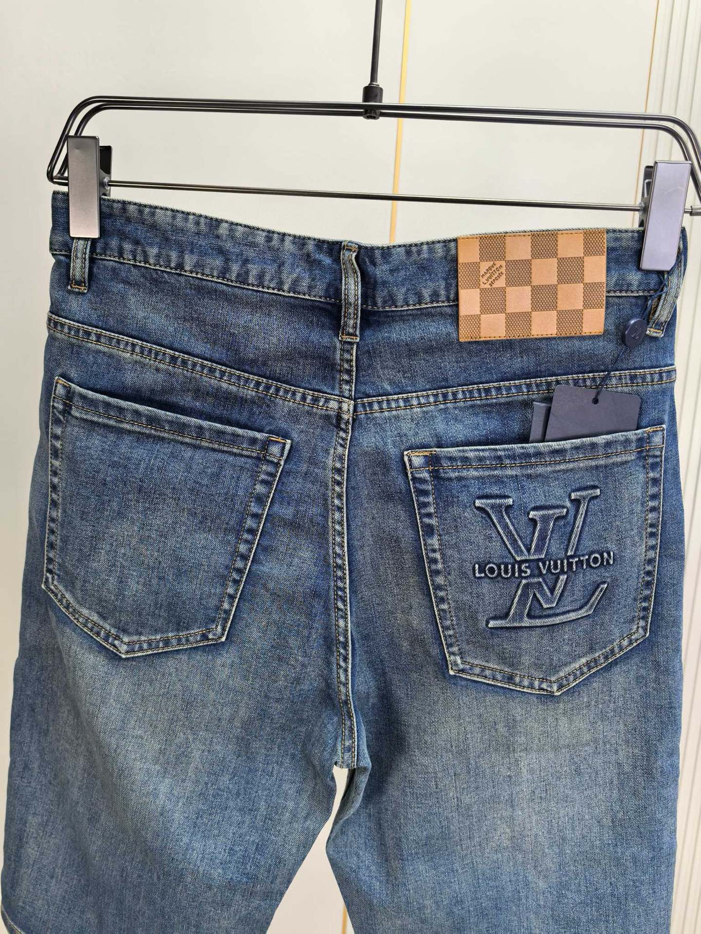 Louis Vuitton 2025 Men's Denim Shorts - Washed Comfort & Style 9 i1747415650914 7202 0 7
