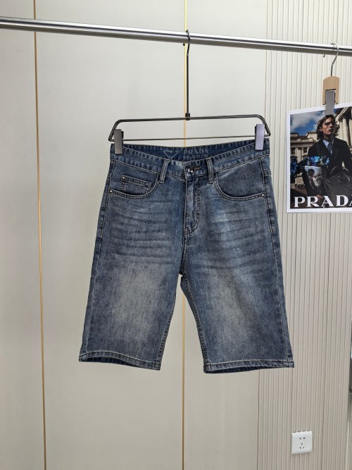 Prada Short en Jean Délavé Homme - Collection Printemps/Été 2025 1 Prada Short en Jean Délavé Homme - Collection Printemps/Été 2025