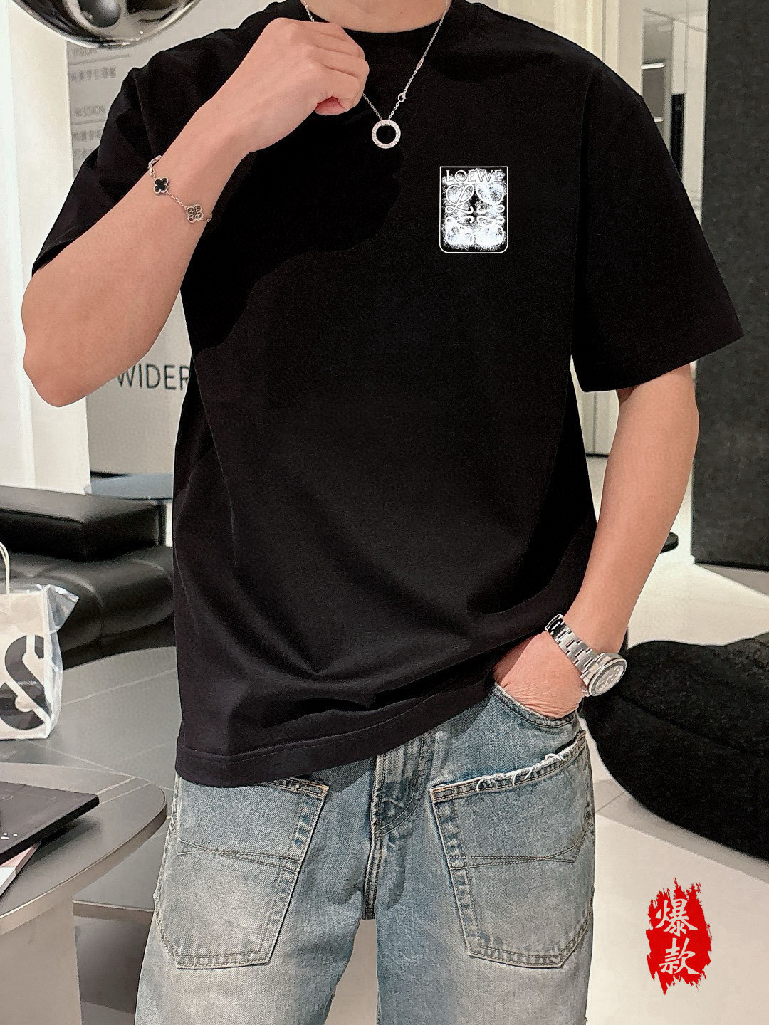  罗意威。2025春夏新品时尚圆领短袖👍高级定制百搭款式！更有实用感 任何人都可以轻松驾驭 🔥采用95%
