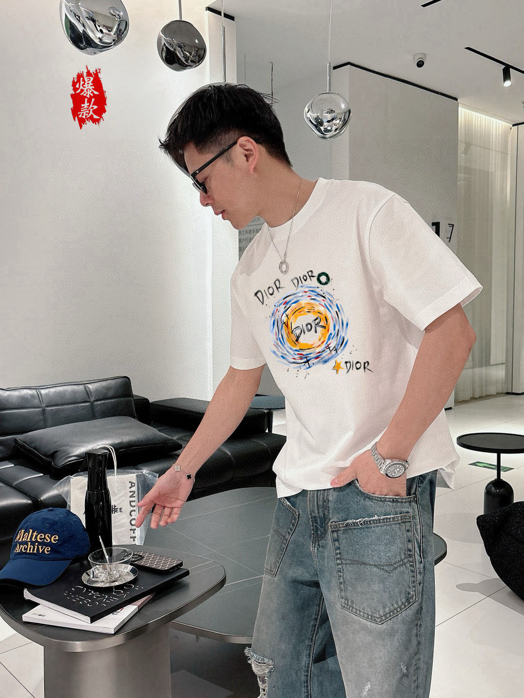  迪奥。2025春夏新品时尚圆领短袖👍高级定制百搭款式！更有实用感 任何人都可以轻松驾驭 🔥采用95%棉