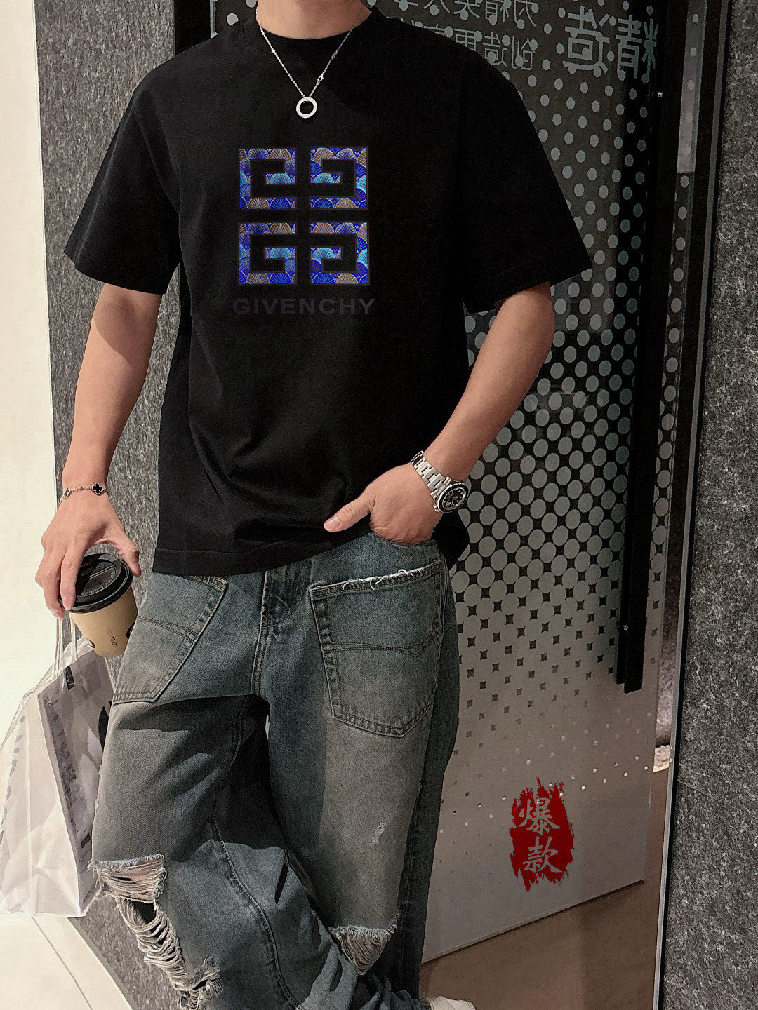  纪梵希。2025春夏新品时尚圆领短袖👍高级定制百搭款式！更有实用感 任何人都可以轻松驾驭 🔥采用95%