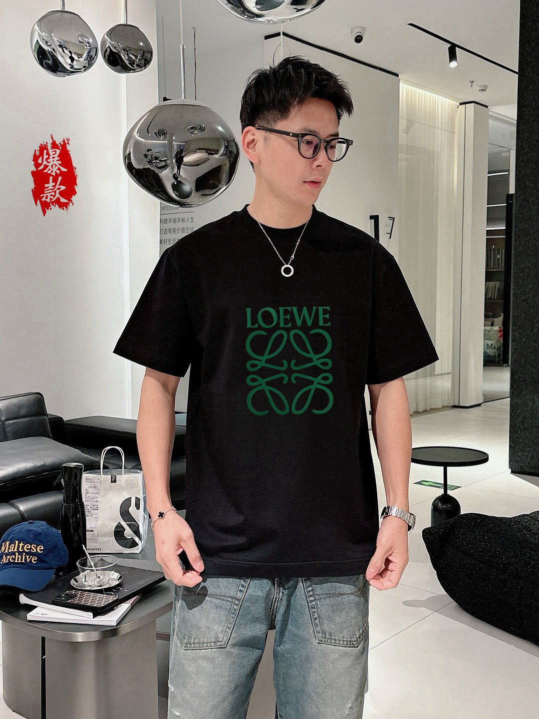  罗意威。2025春夏新品时尚圆领短袖👍高级定制百搭款式！更有实用感 任何人都可以轻松驾驭 🔥采用95%